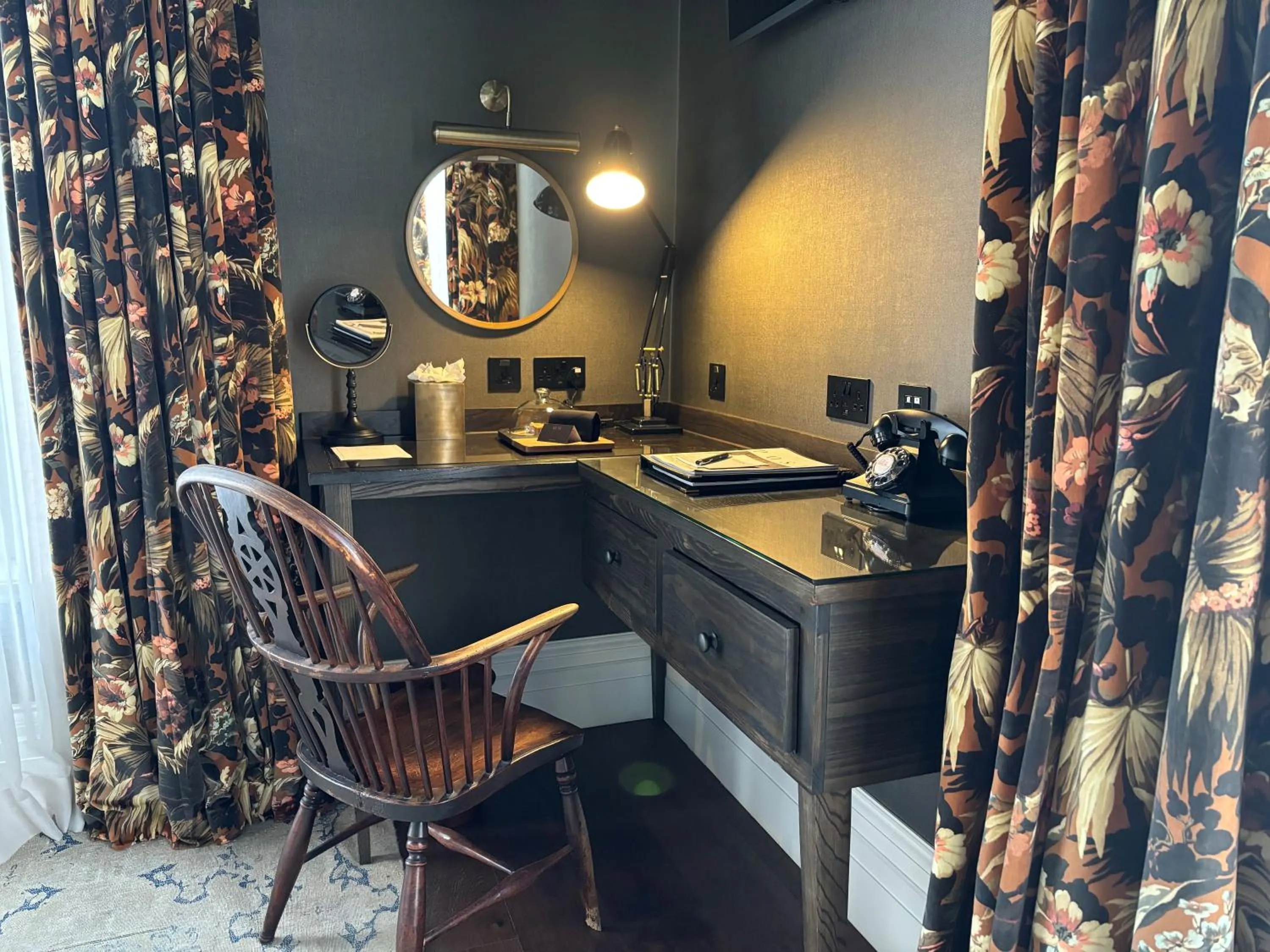 Guests in Manor House Lindley