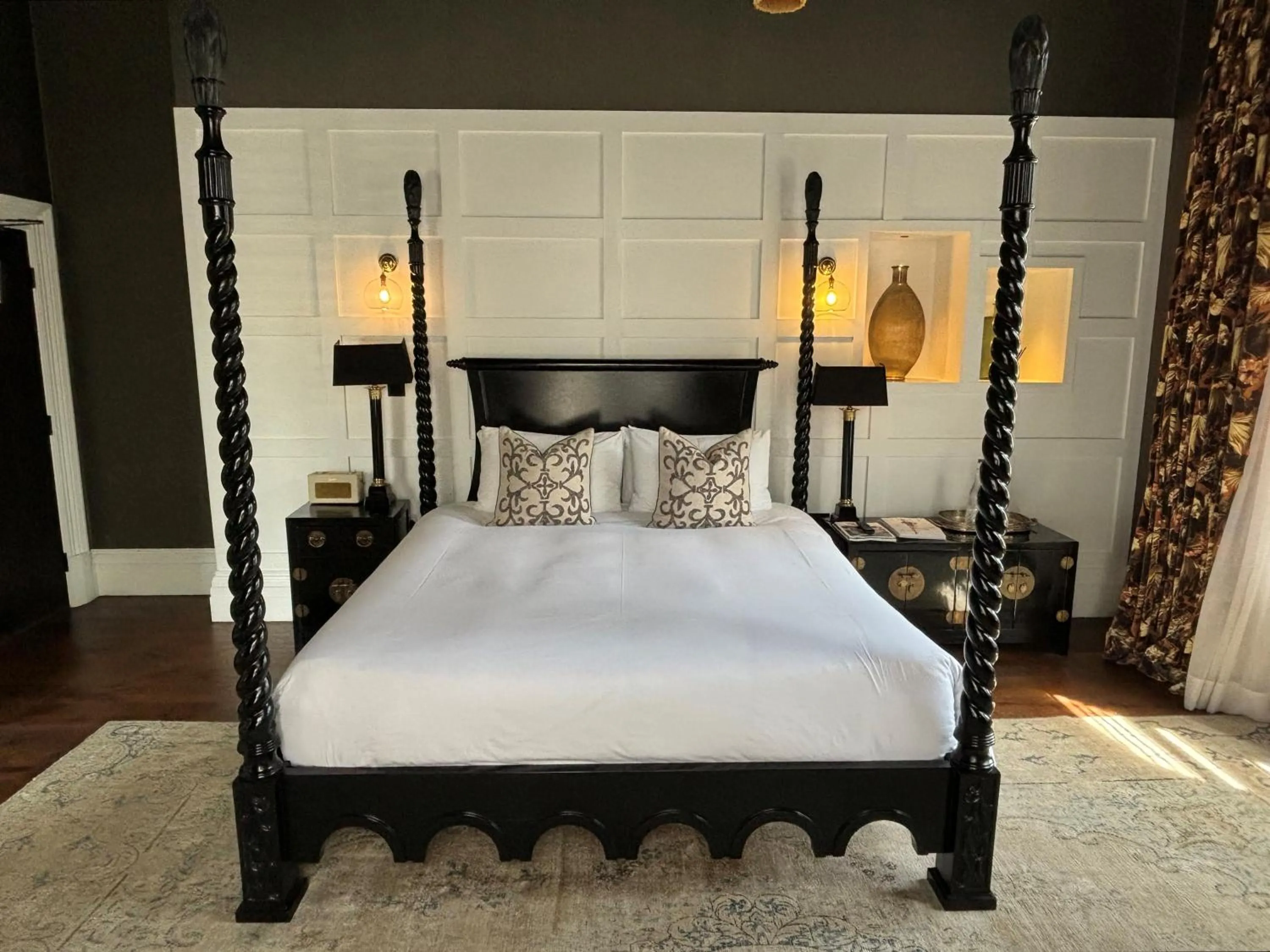 Bedroom, Bed in Manor House Lindley