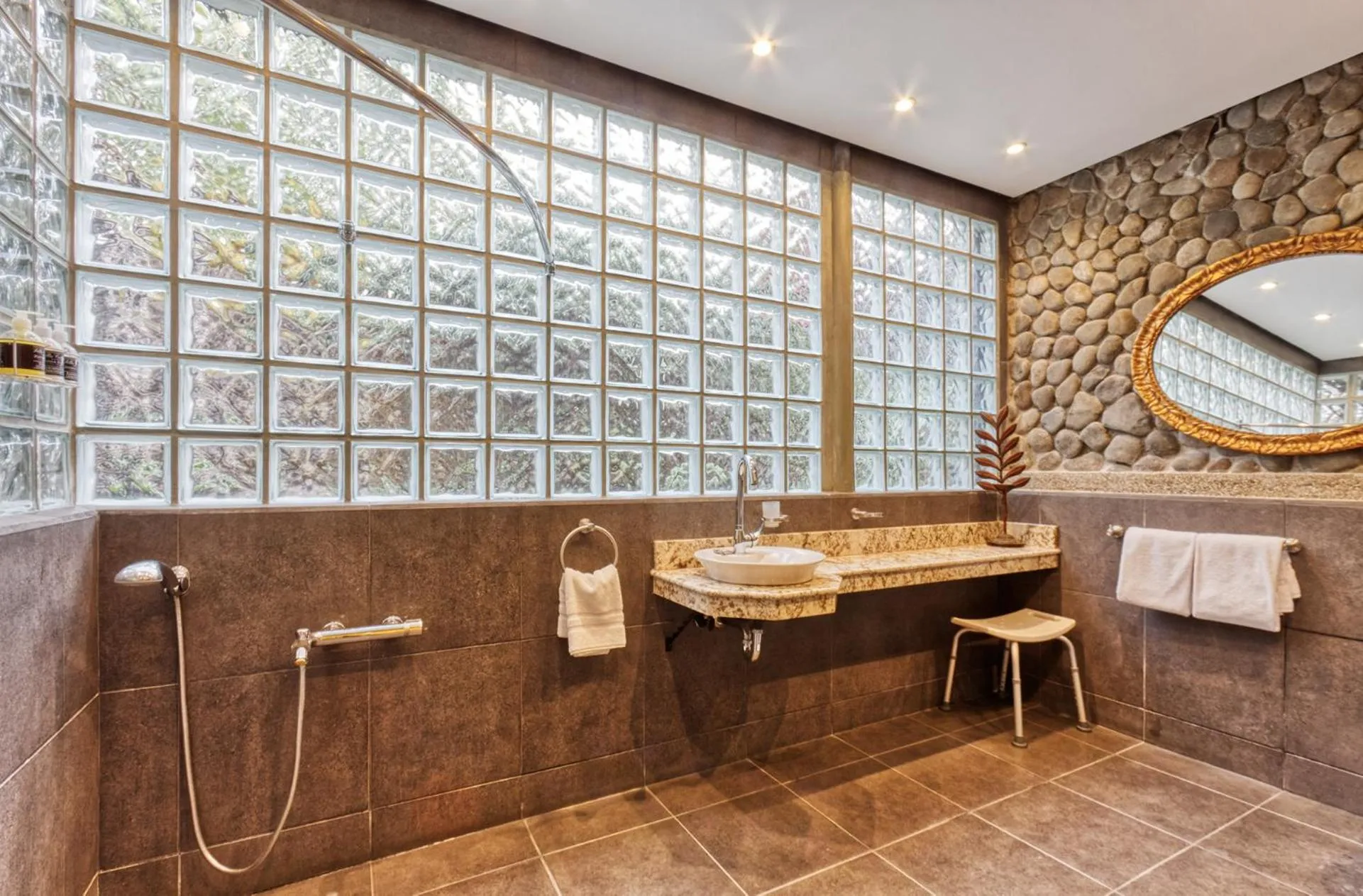 Shower in Hotel Villa Caletas