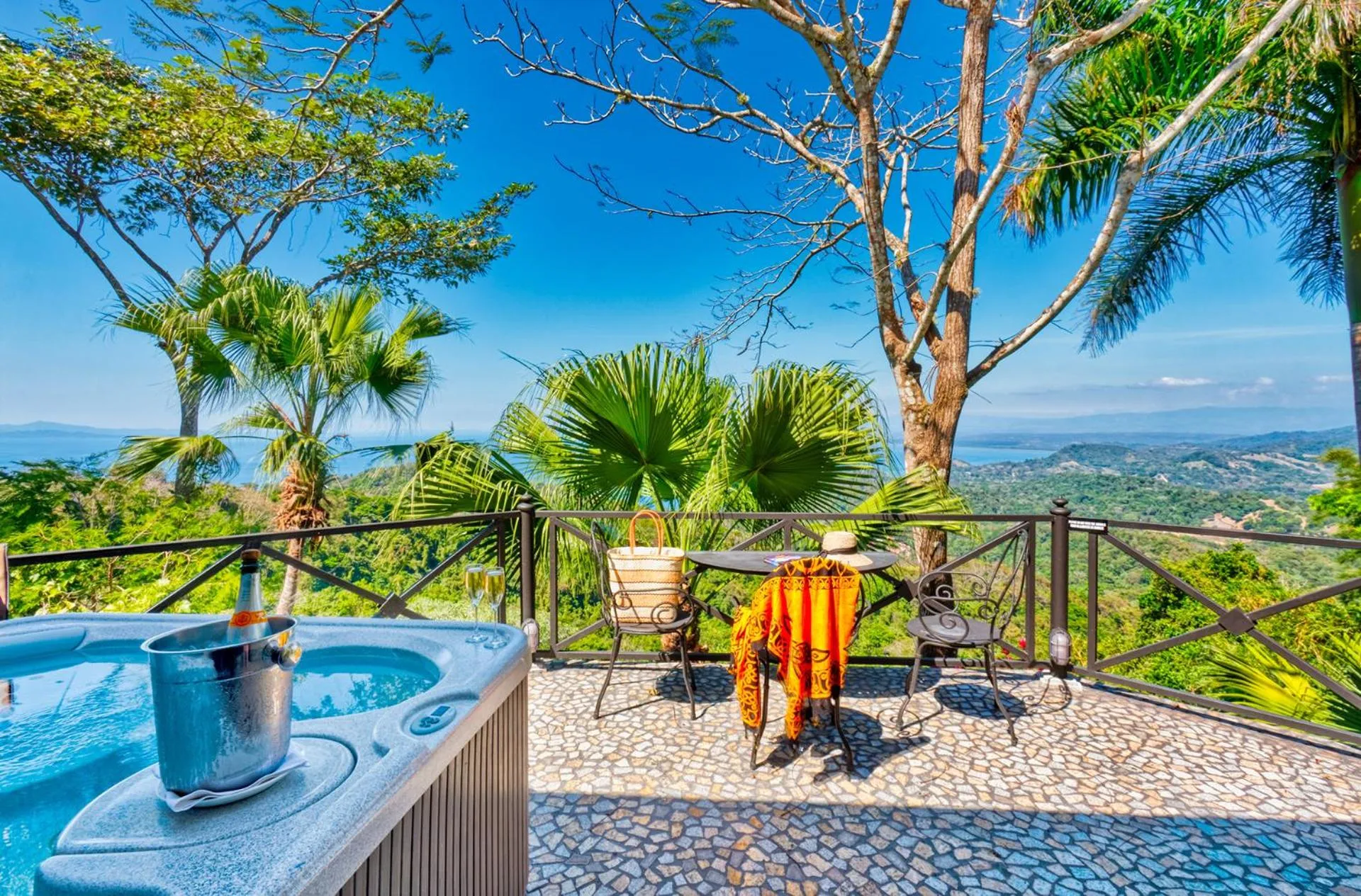 Mountain view in Hotel Villa Caletas