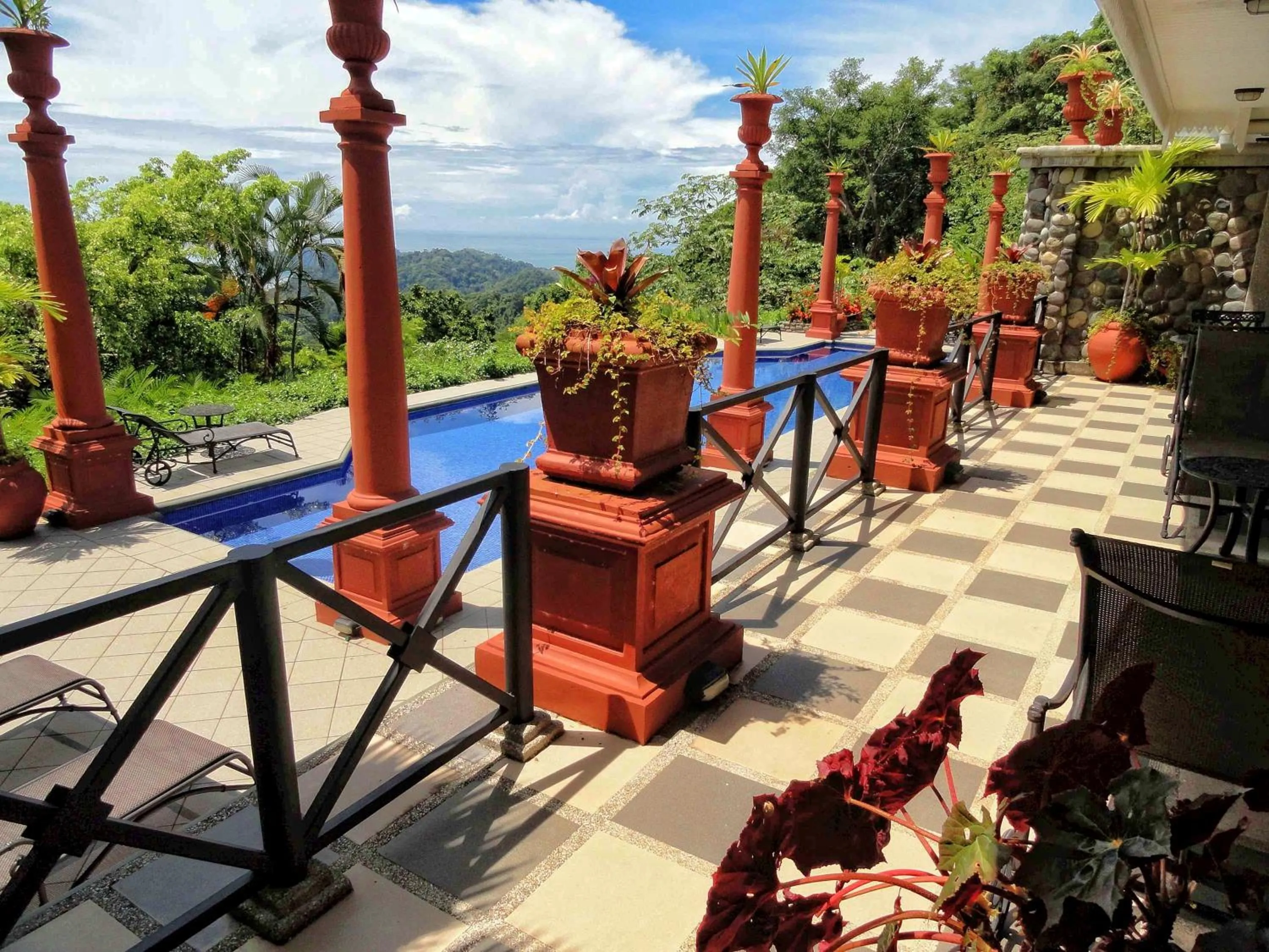 Swimming pool in Hotel Villa Caletas
