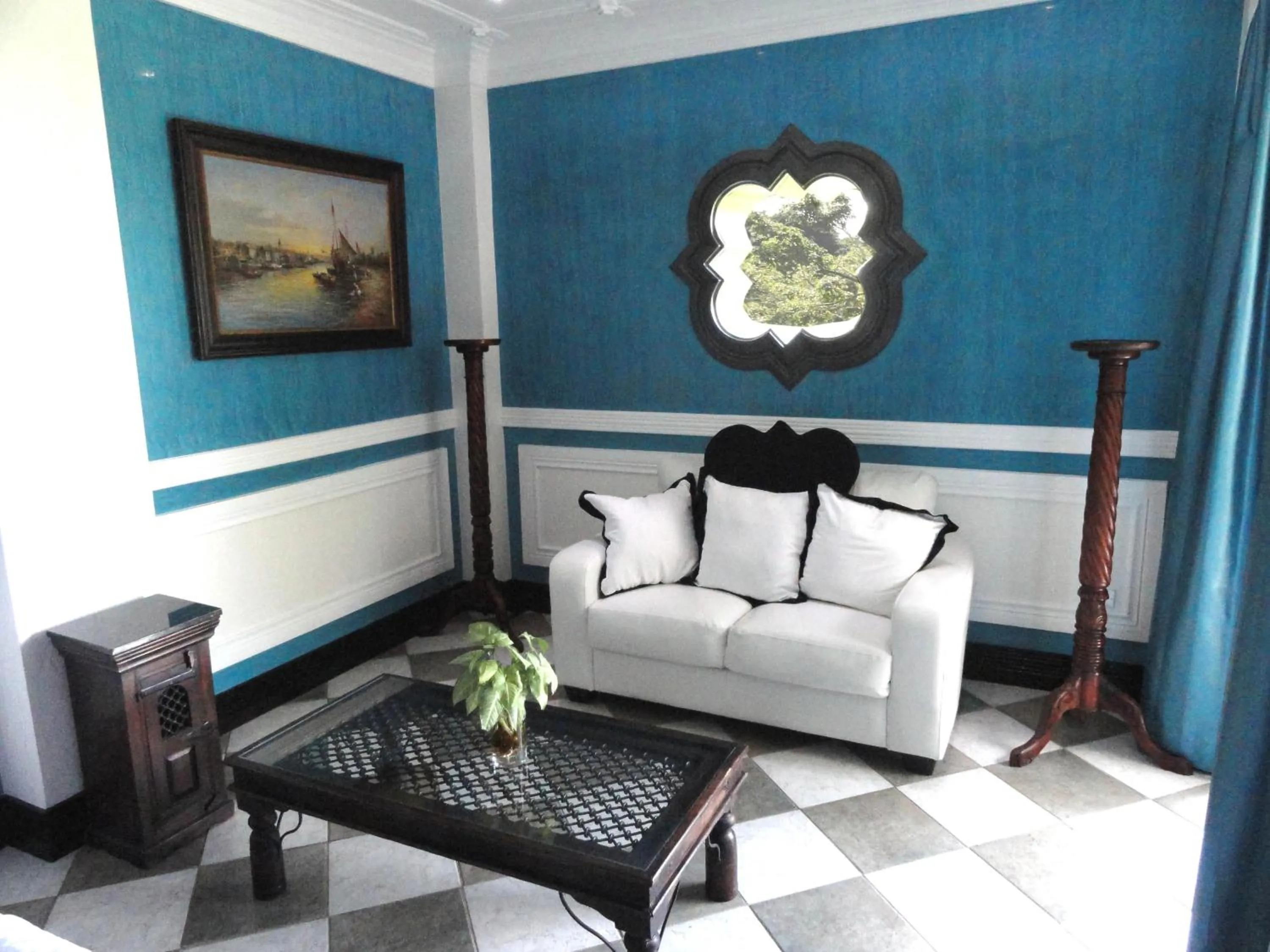 Living room in Hotel Villa Caletas