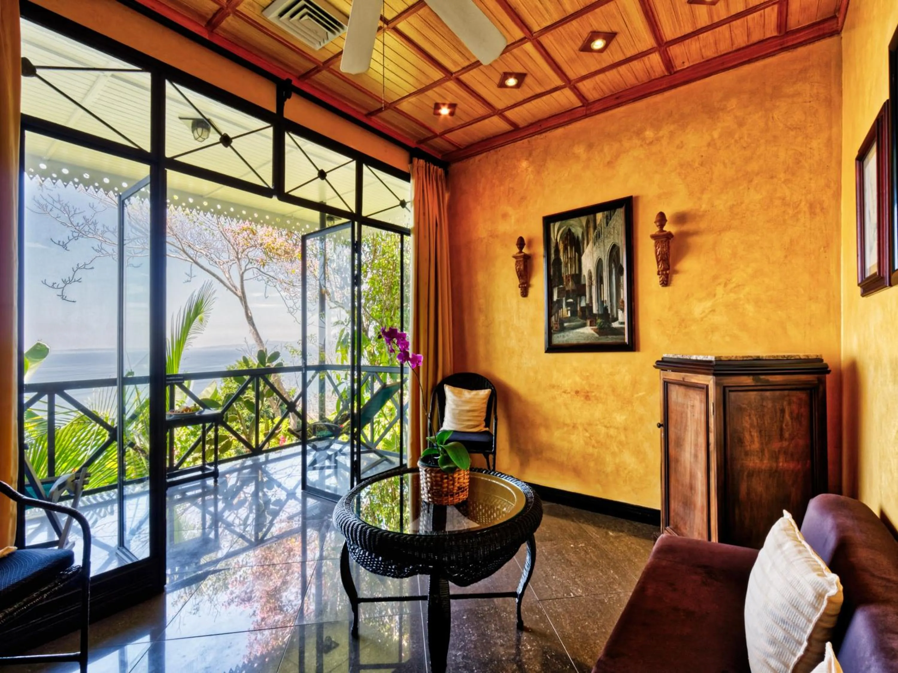 Living room in Hotel Villa Caletas