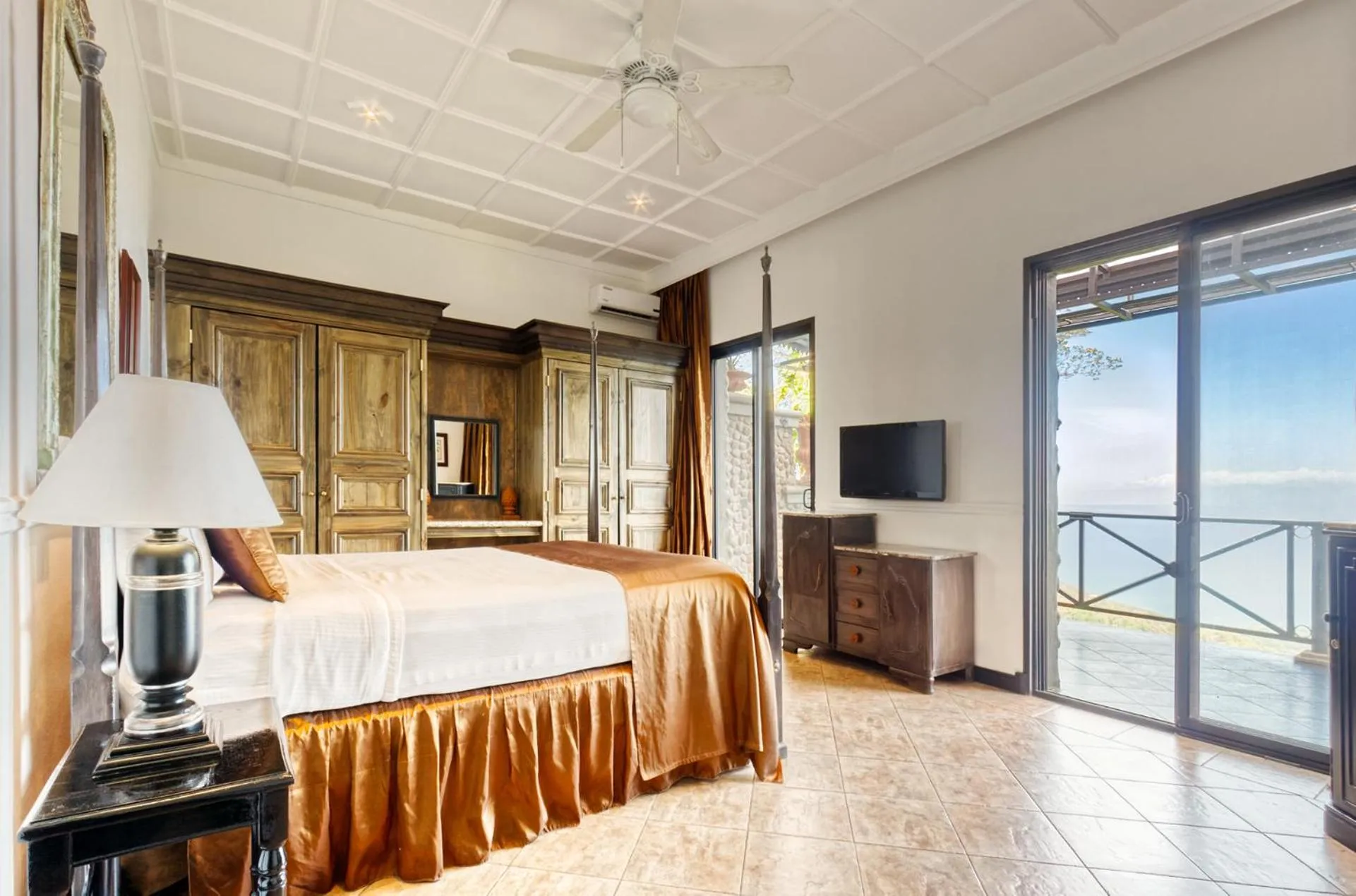 Bed in Hotel Villa Caletas