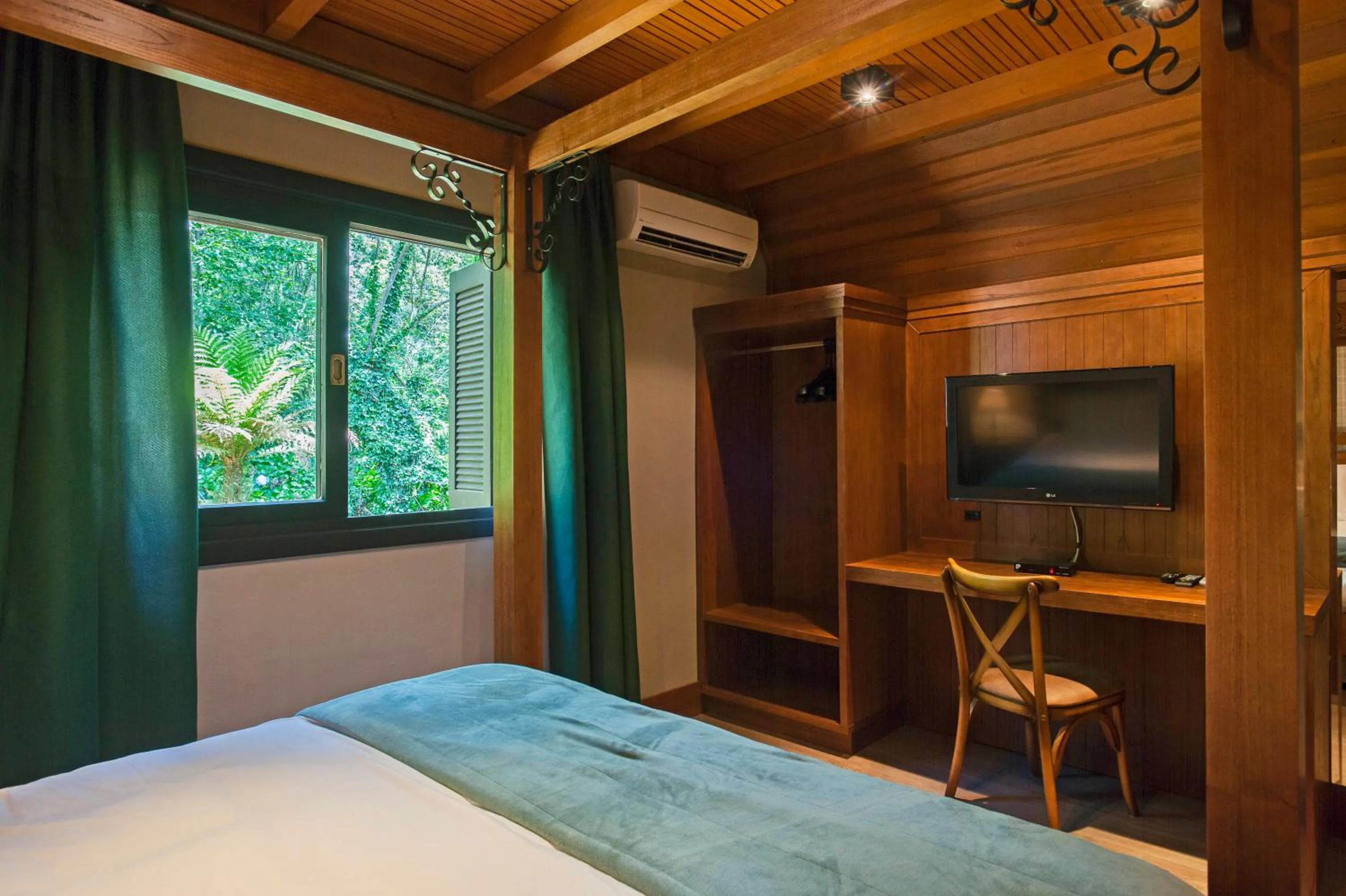 Bedroom, Bed in Hotel Fioreze Chalés