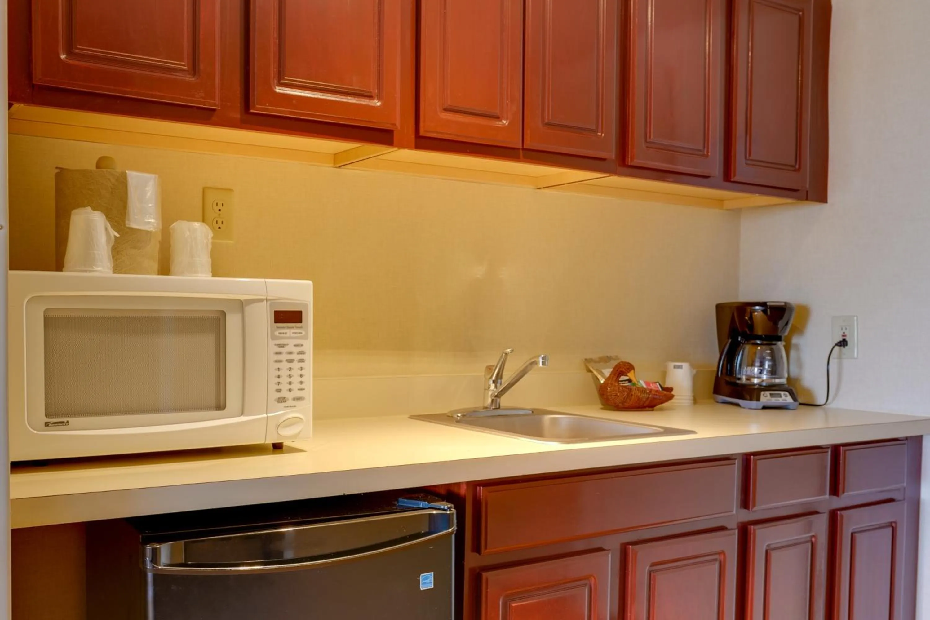 Kitchen or kitchenette in Grand Hotel Ocean City Oceanfront