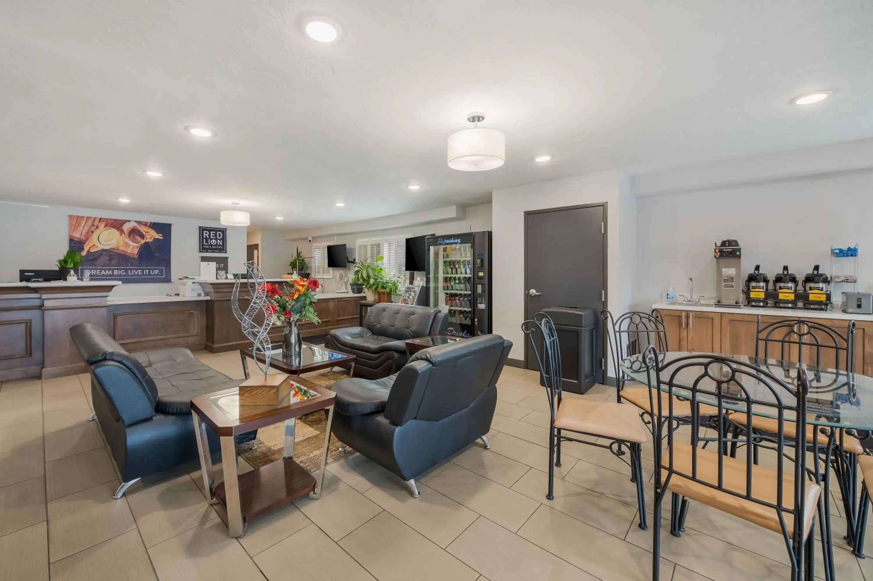 Breakfast in Red Lion Inn & Suites Ontario