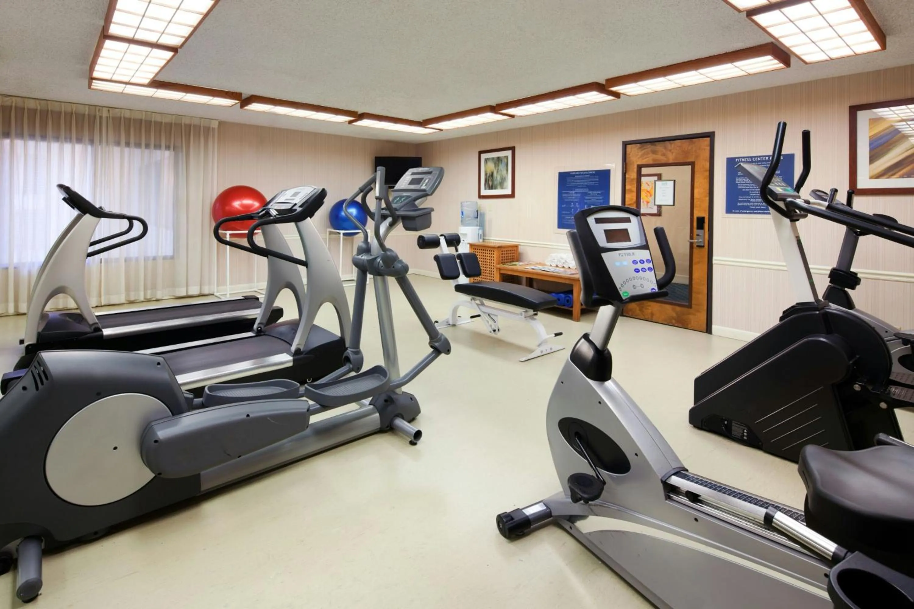 Fitness centre/facilities in Four Points by Sheraton Bakersfield