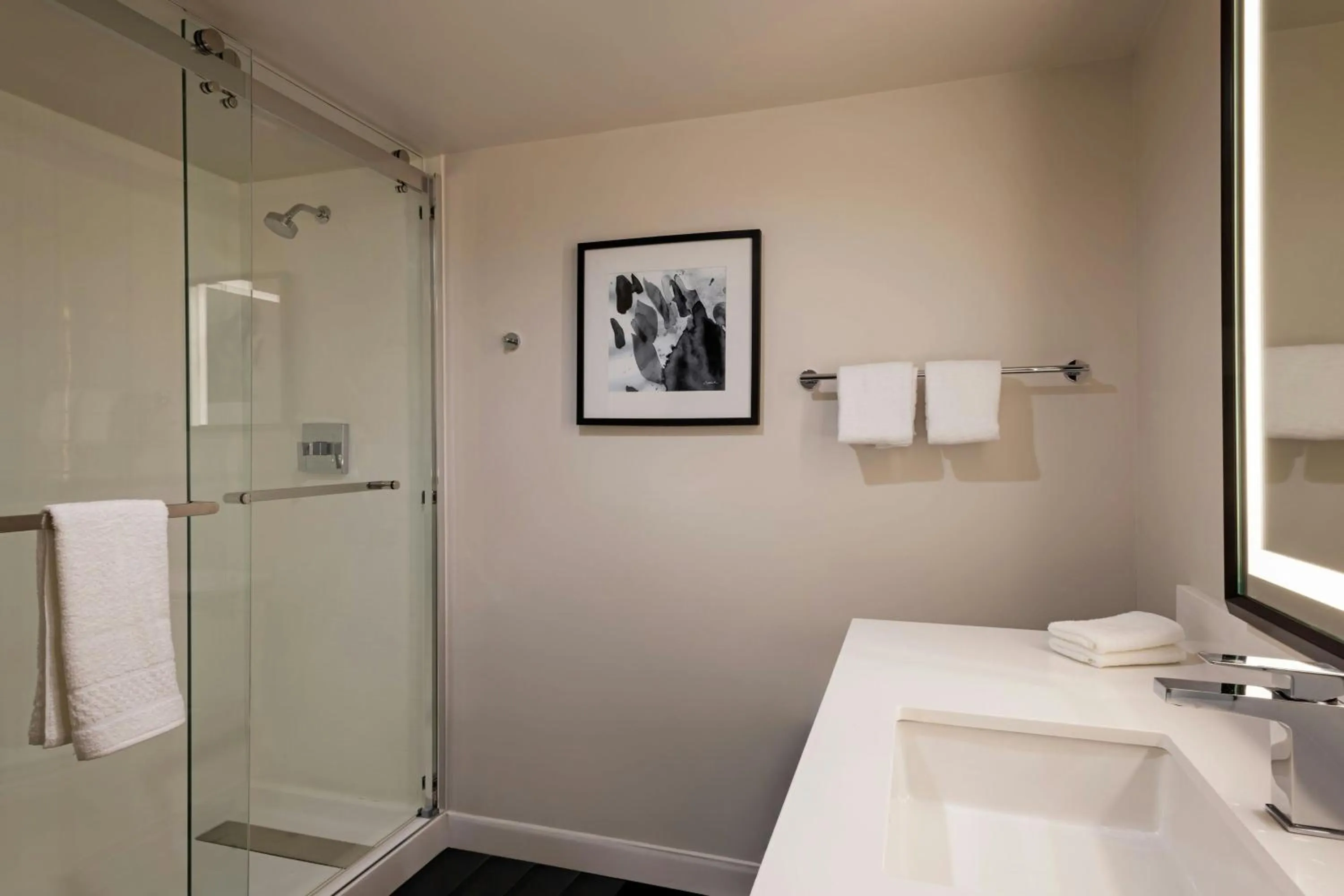 Bathroom in Four Points by Sheraton Bakersfield