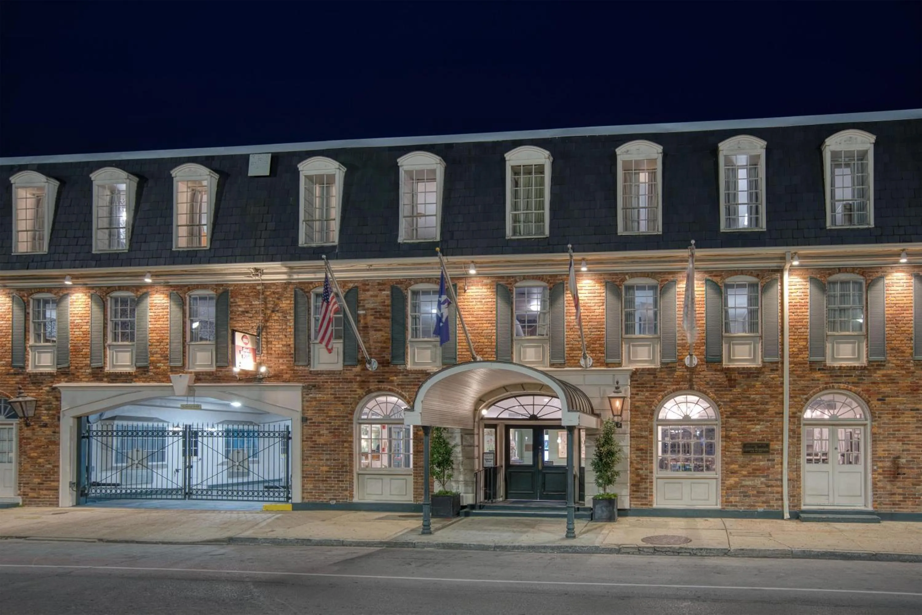 Property building in Best Western Plus French Quarter Courtyard Hotel
