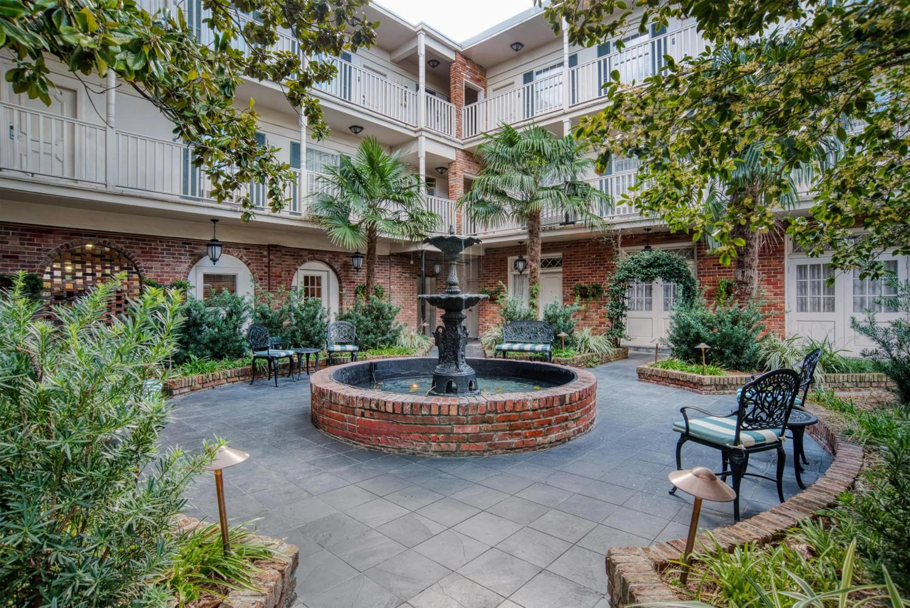 Property building in Best Western Plus French Quarter Courtyard Hotel