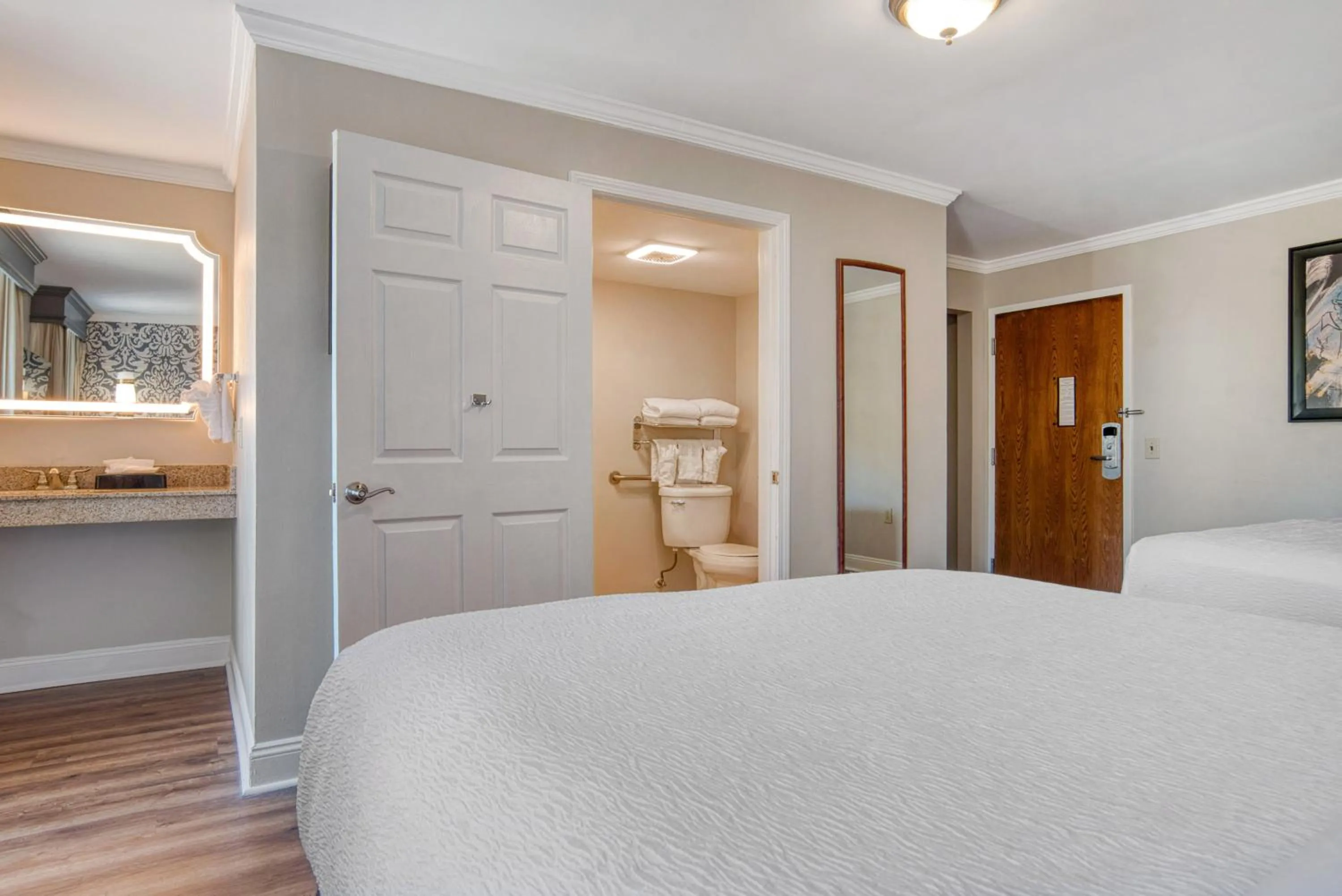 Bedroom, Bed in Best Western Plus French Quarter Courtyard Hotel