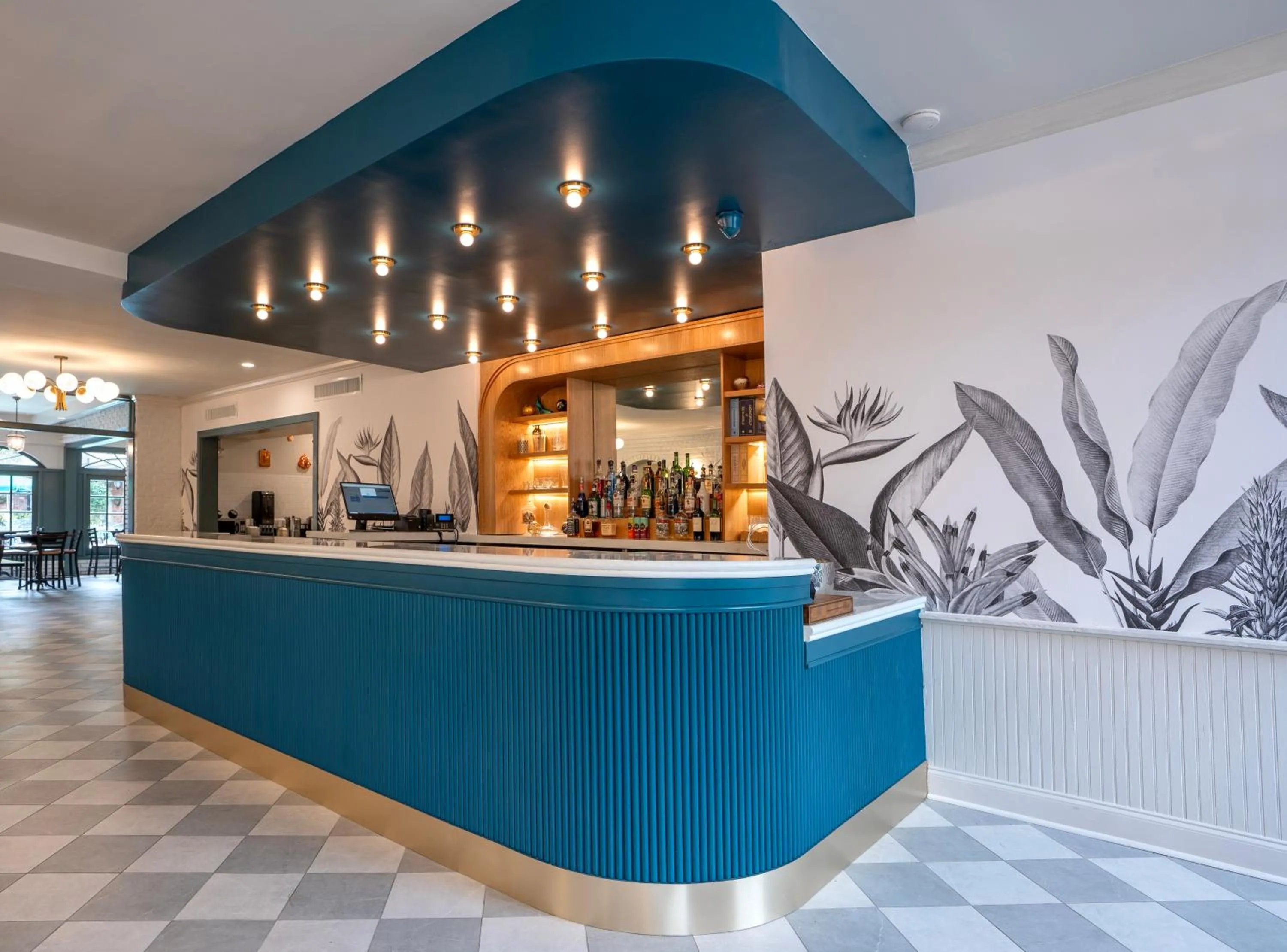 Property building in Best Western Plus French Quarter Courtyard Hotel