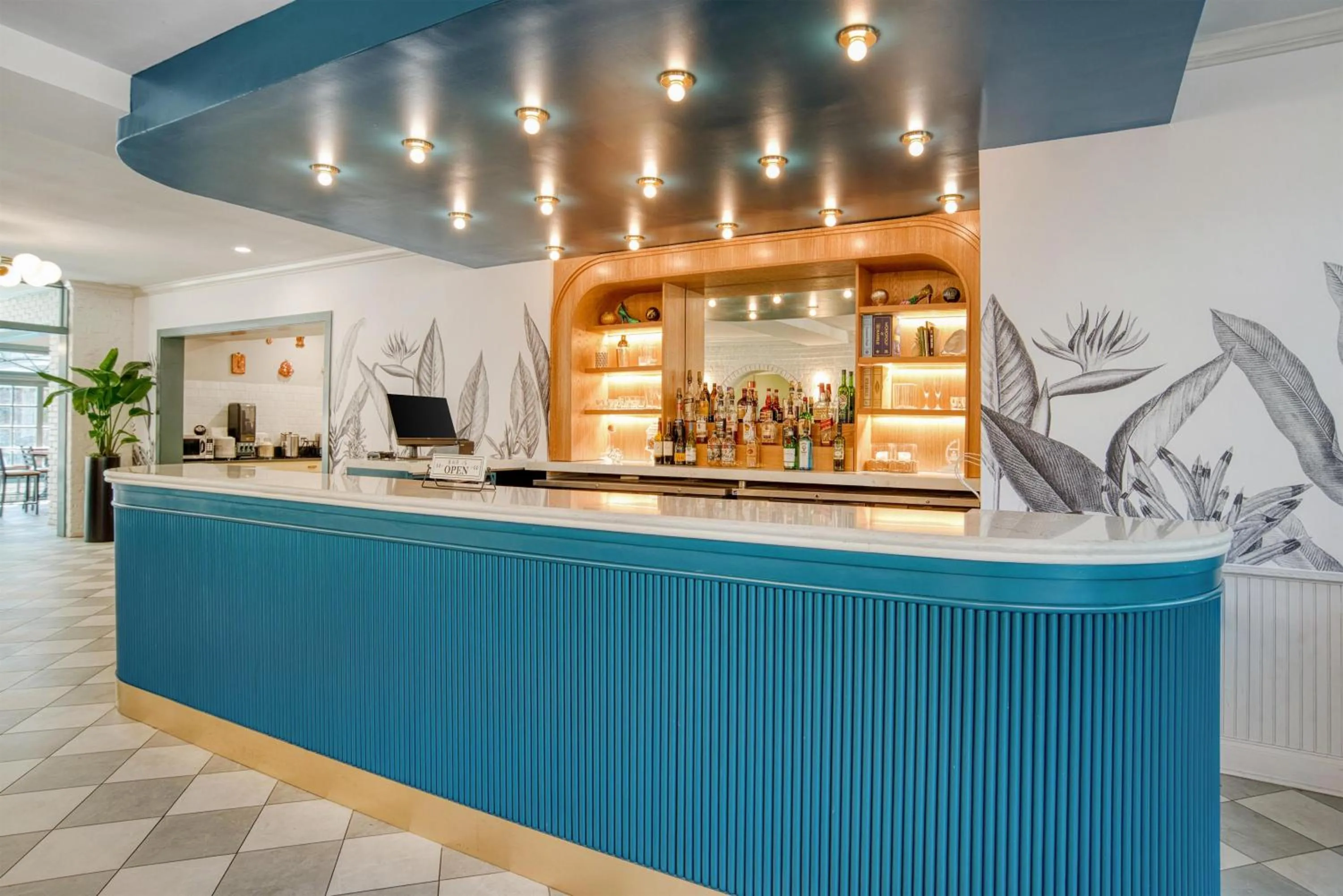 Lounge or bar in Best Western Plus French Quarter Courtyard Hotel