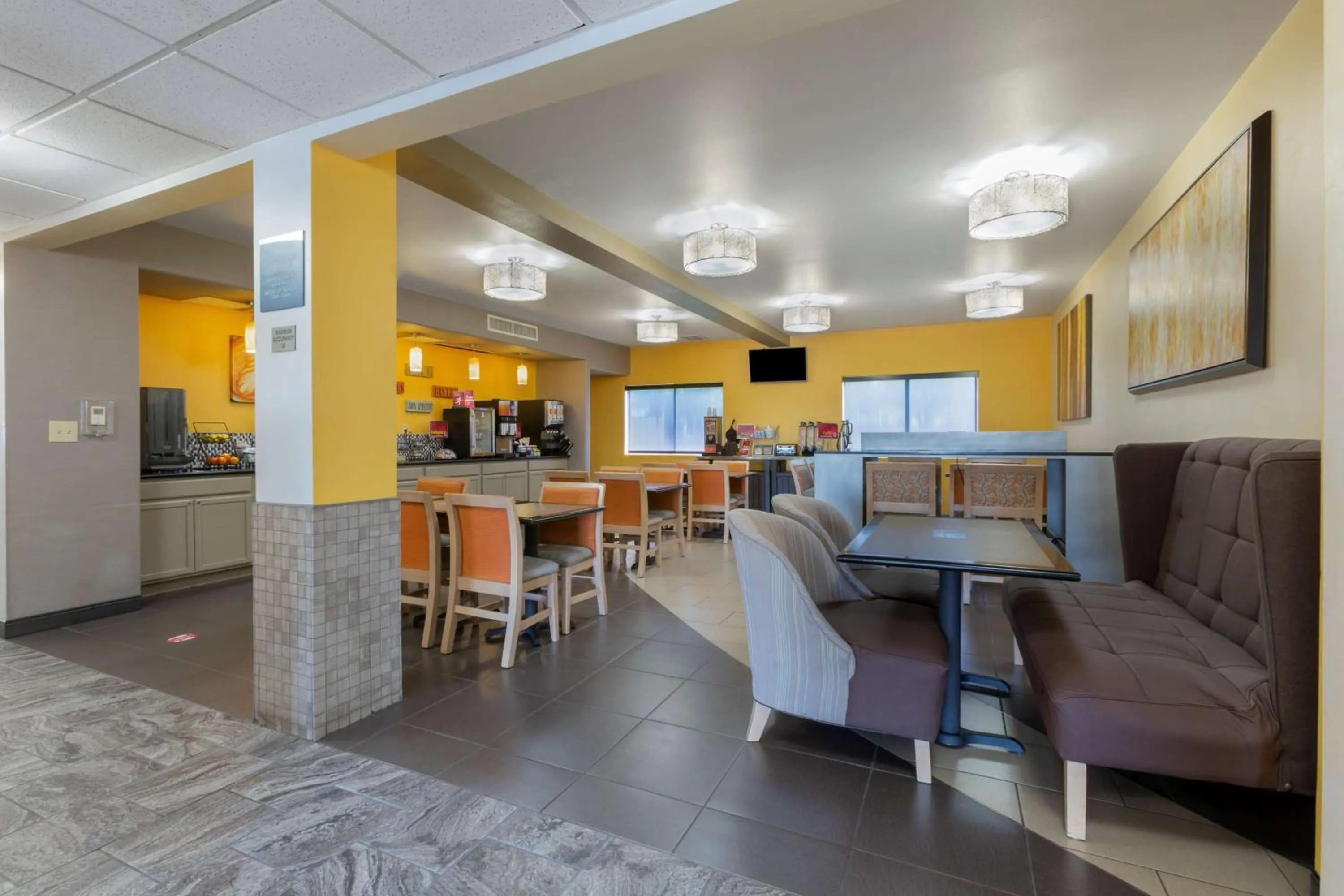 Breakfast in Best Western Plus the Four Corners Inn