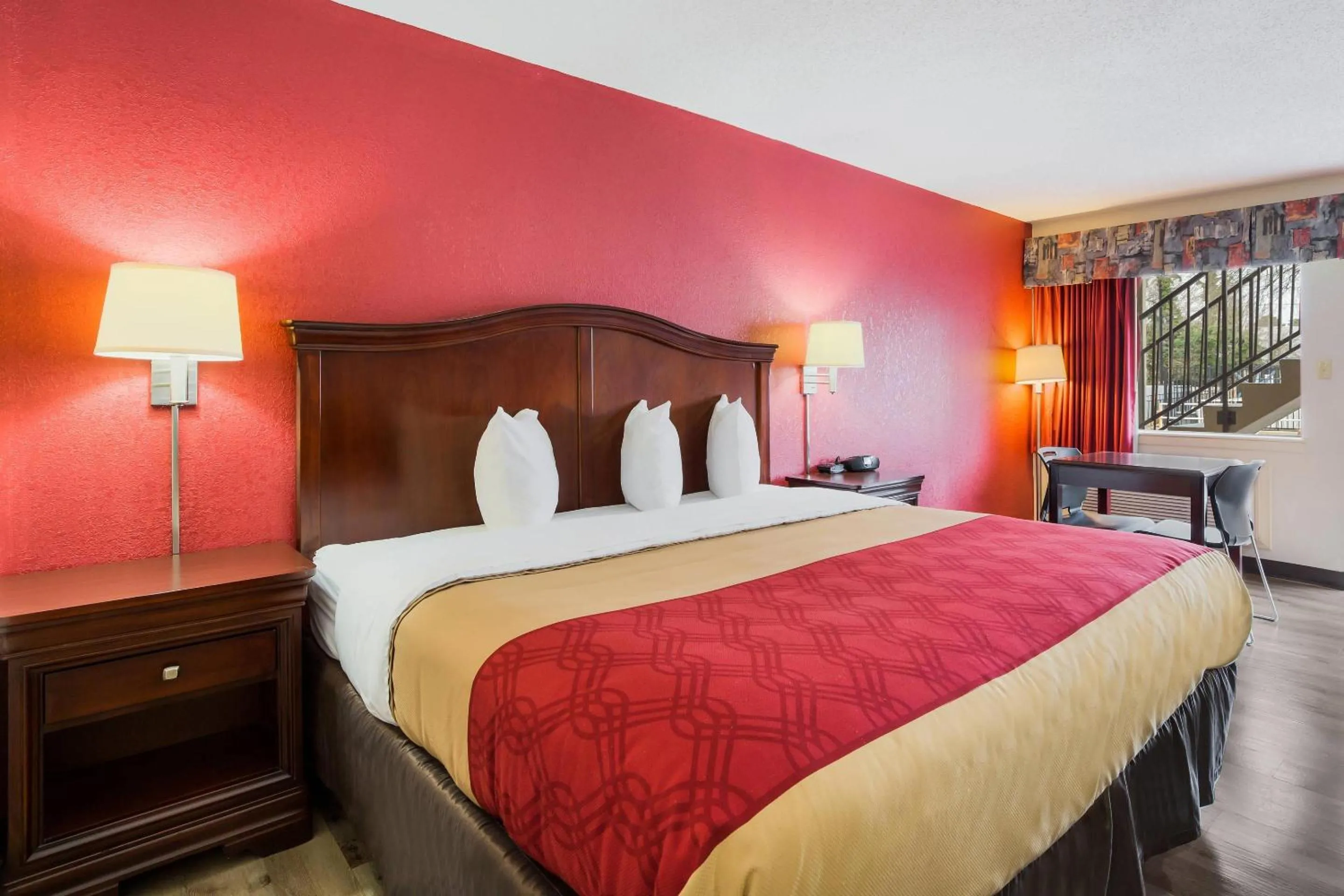Bedroom, Bed in Econo Lodge Williamsburg Historic Area