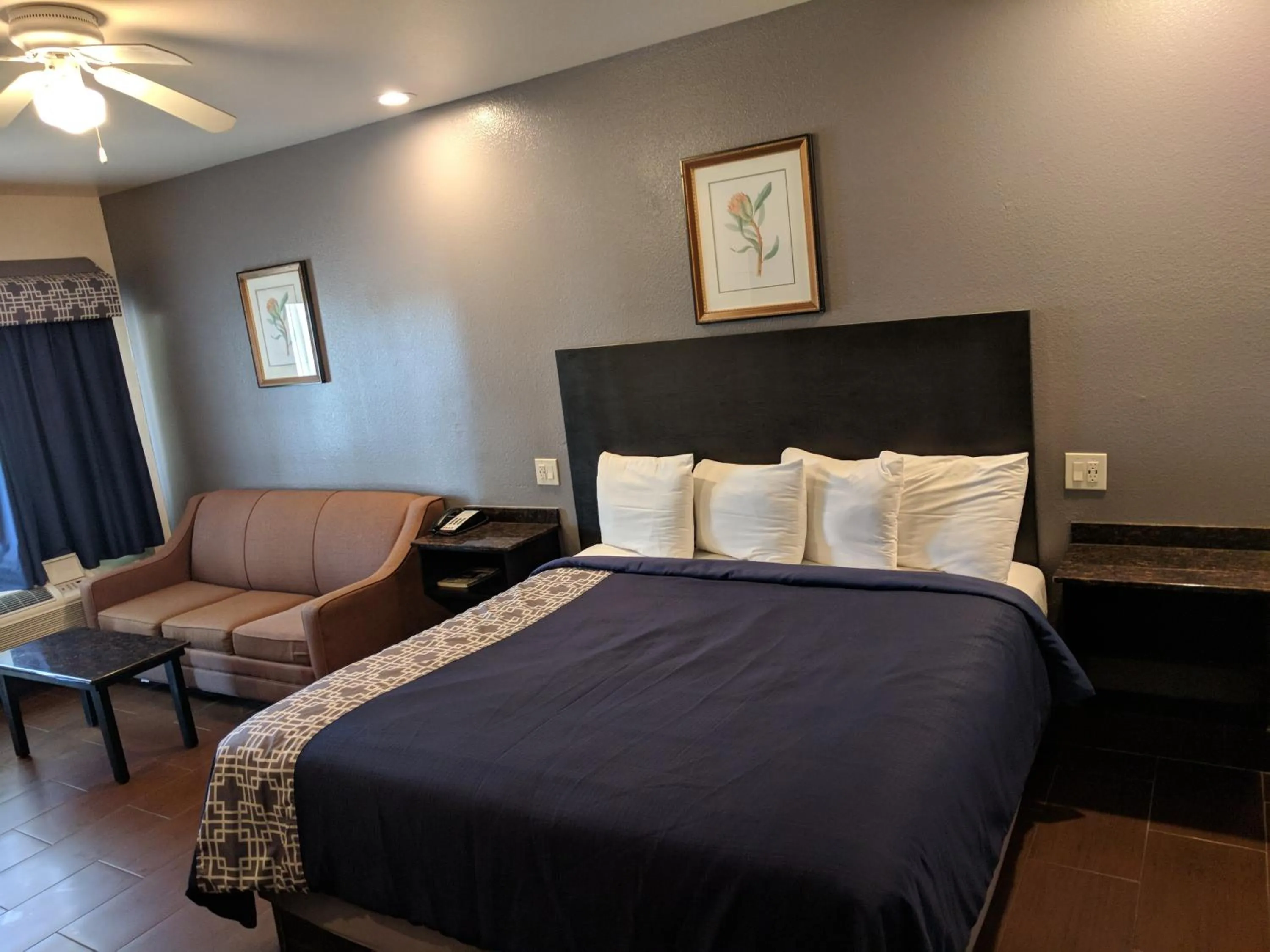 Bedroom, Bed in Americas Best Value Inn - Brownsville