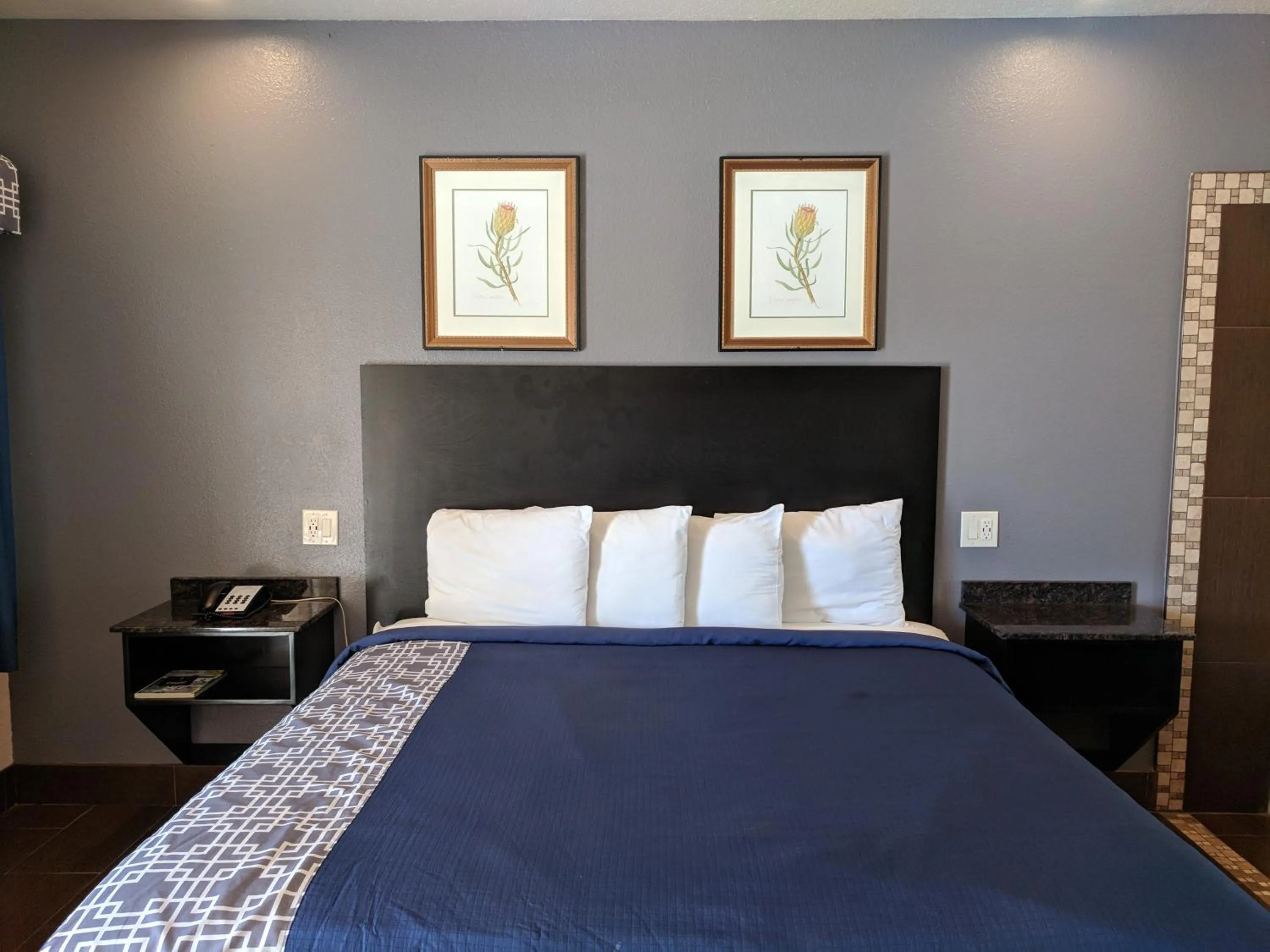 Bedroom, Bed in Americas Best Value Inn - Brownsville