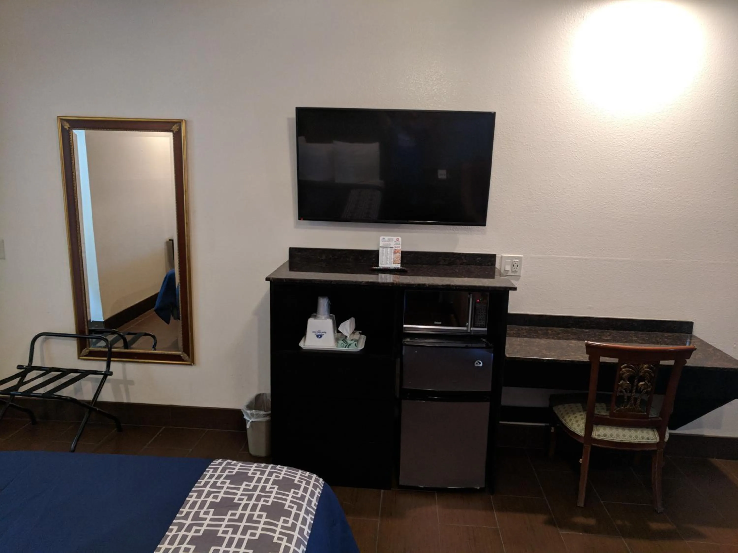 TV and multimedia, Bed in Americas Best Value Inn - Brownsville