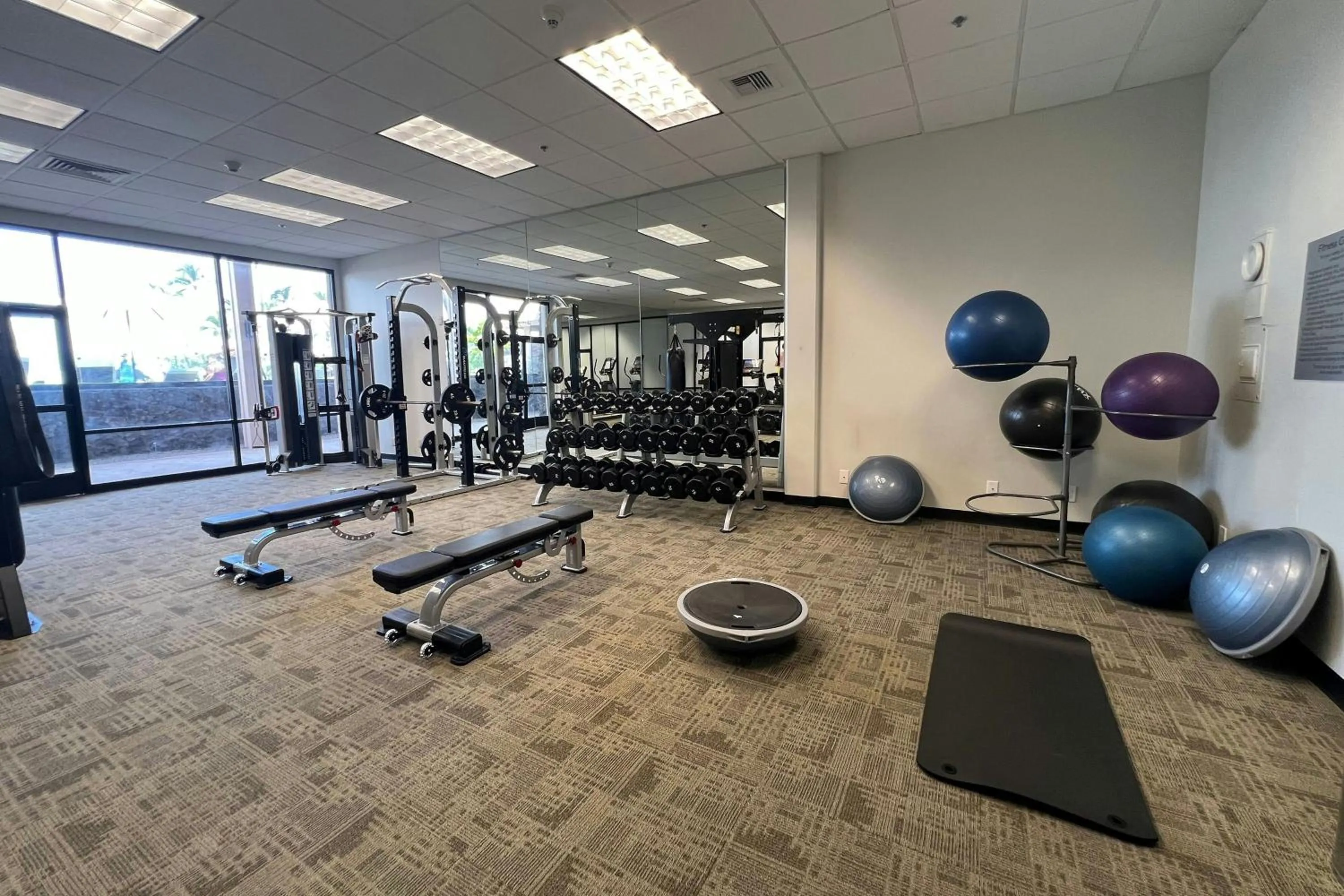 Fitness centre/facilities in Courtyard by Marriott King Kamehameha's Kona Beach Hotel