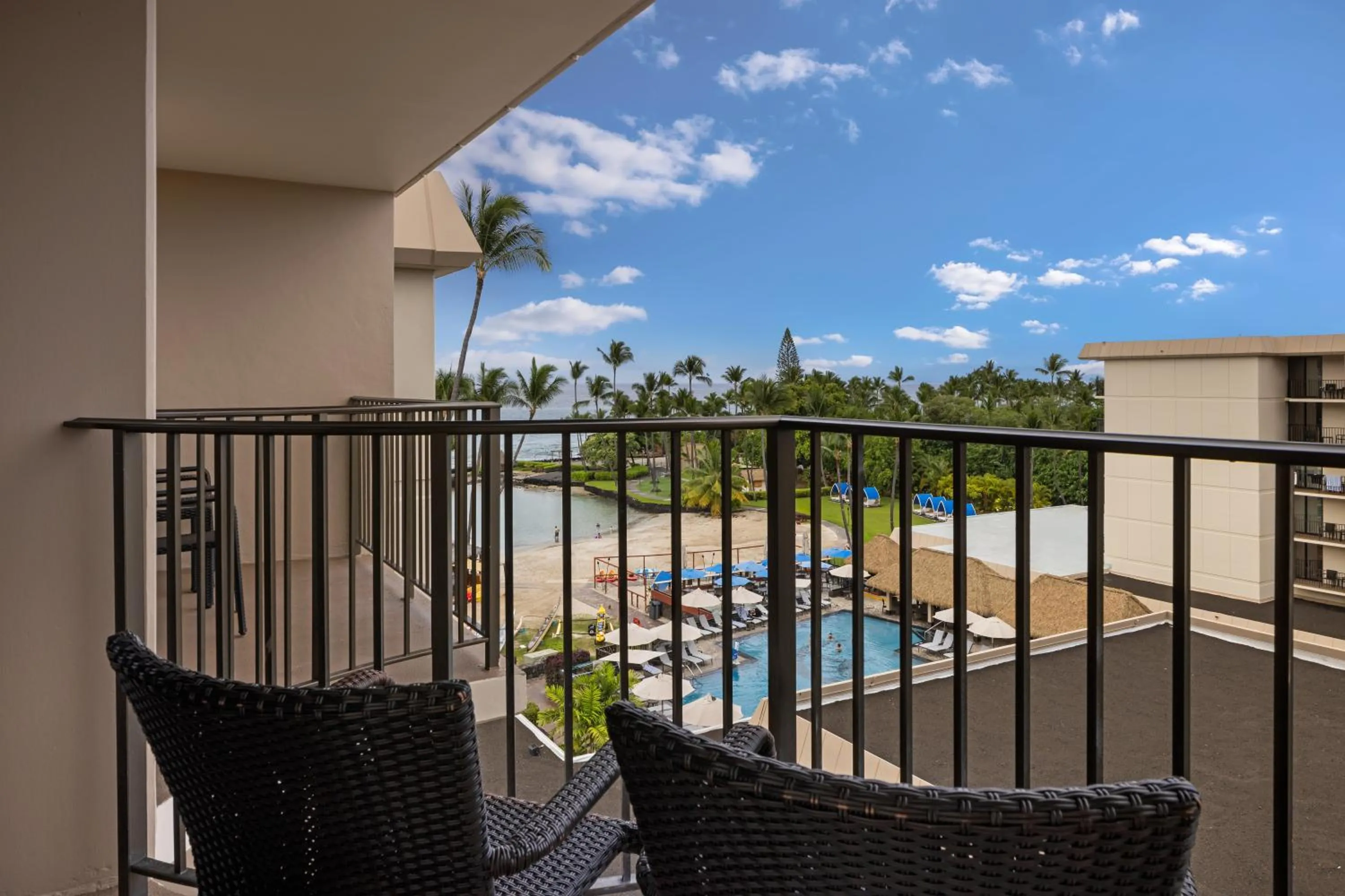 Patio in Courtyard by Marriott King Kamehameha's Kona Beach Hotel
