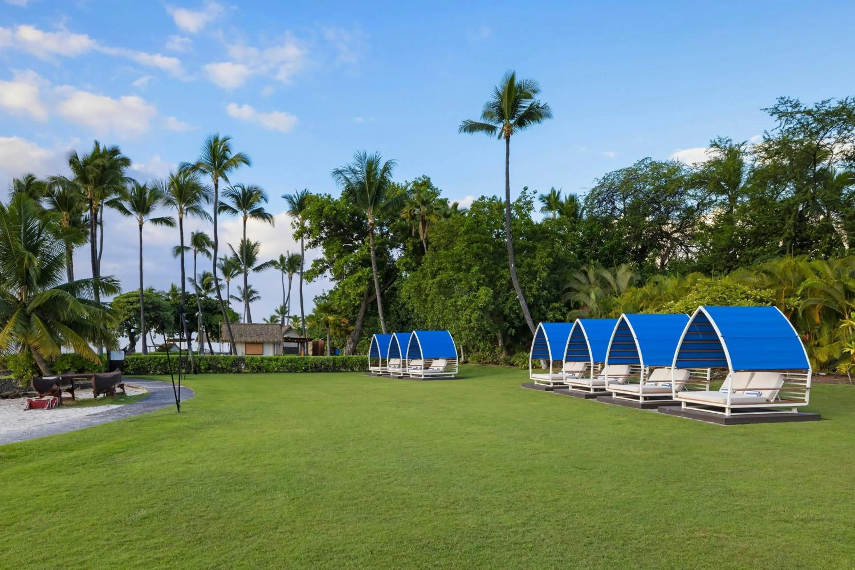 Beach in Courtyard by Marriott King Kamehameha's Kona Beach Hotel