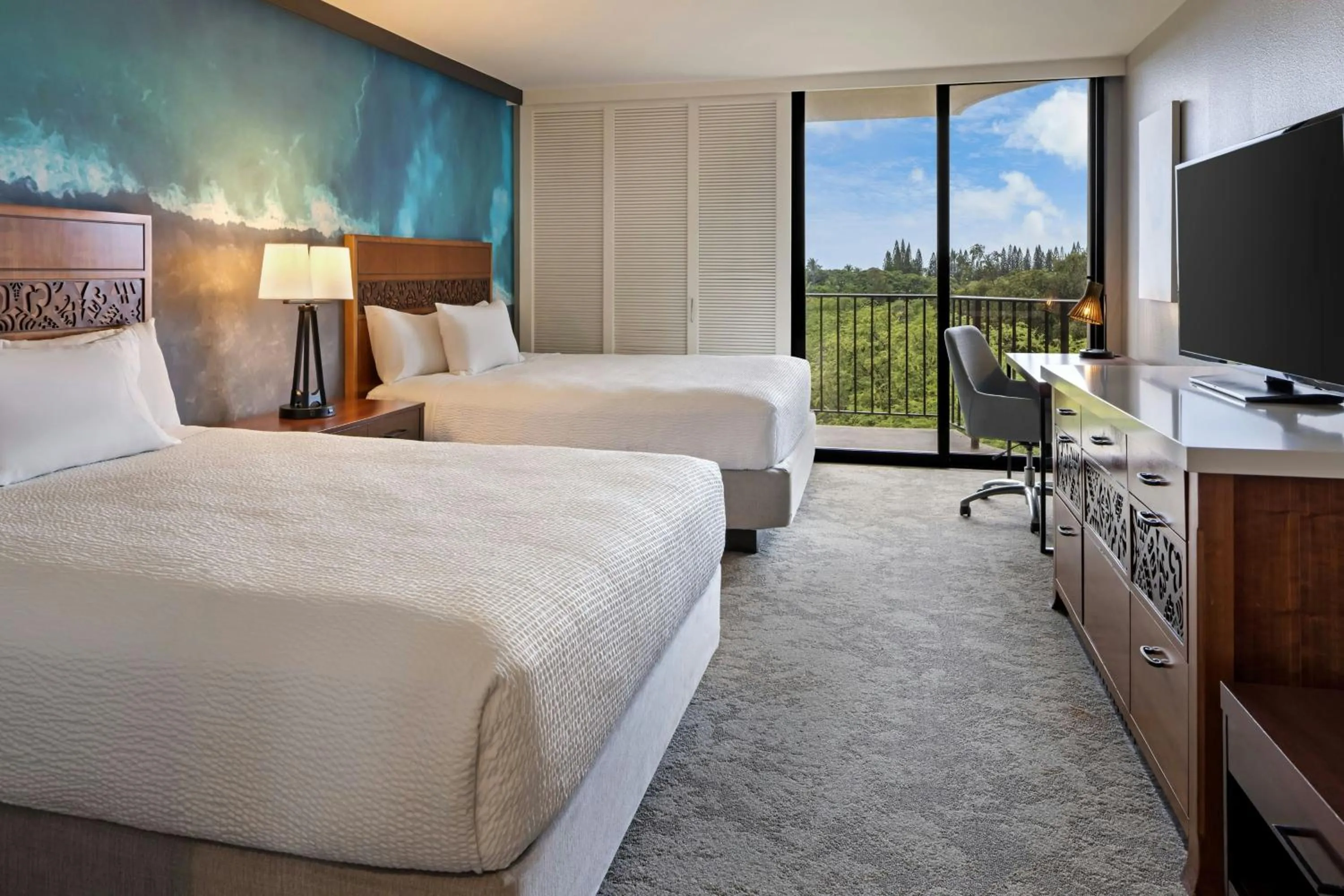 Photo of the whole room, Bed in Courtyard by Marriott King Kamehameha's Kona Beach Hotel