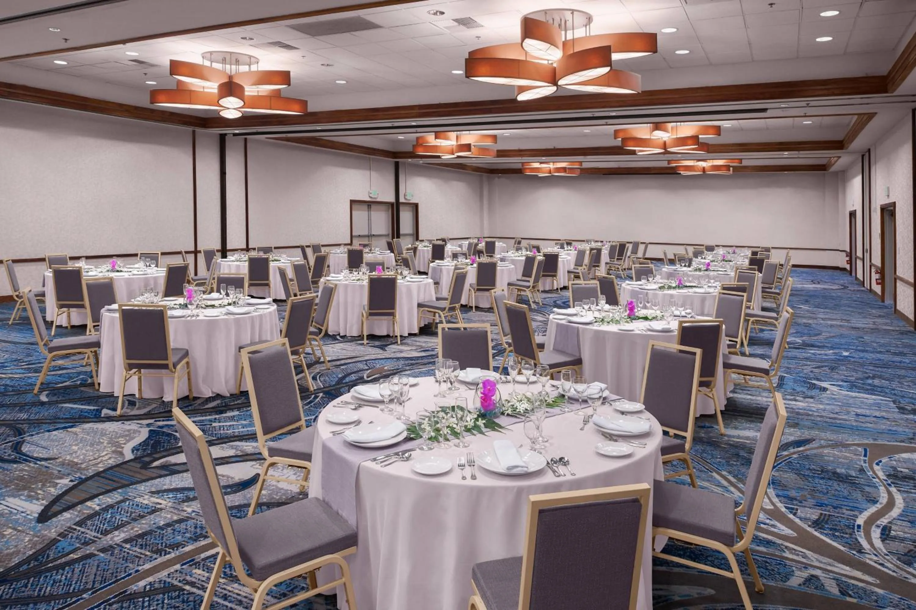 Meeting/conference room in Courtyard by Marriott King Kamehameha's Kona Beach Hotel