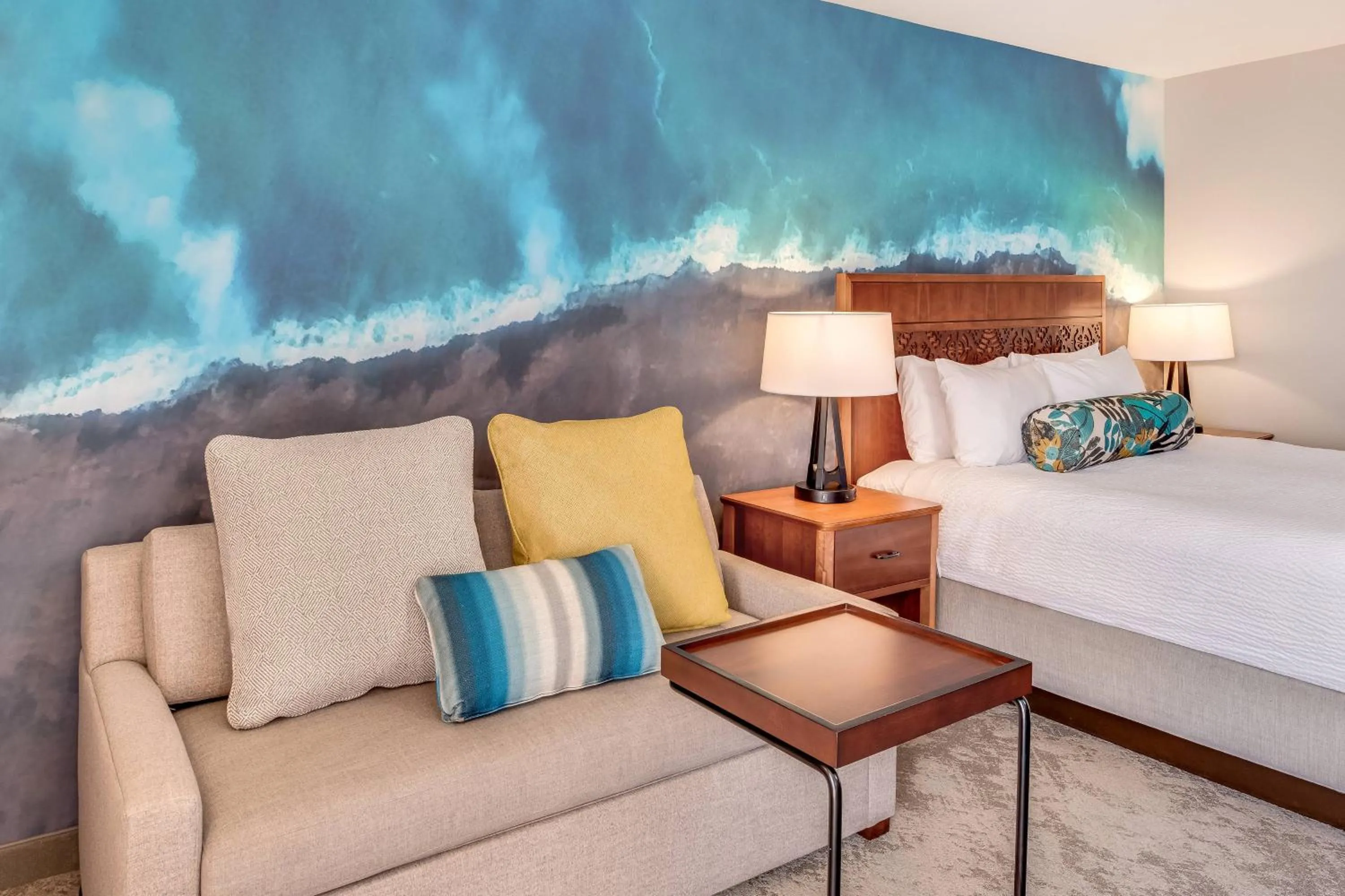 Photo of the whole room, Bed in Courtyard by Marriott King Kamehameha's Kona Beach Hotel