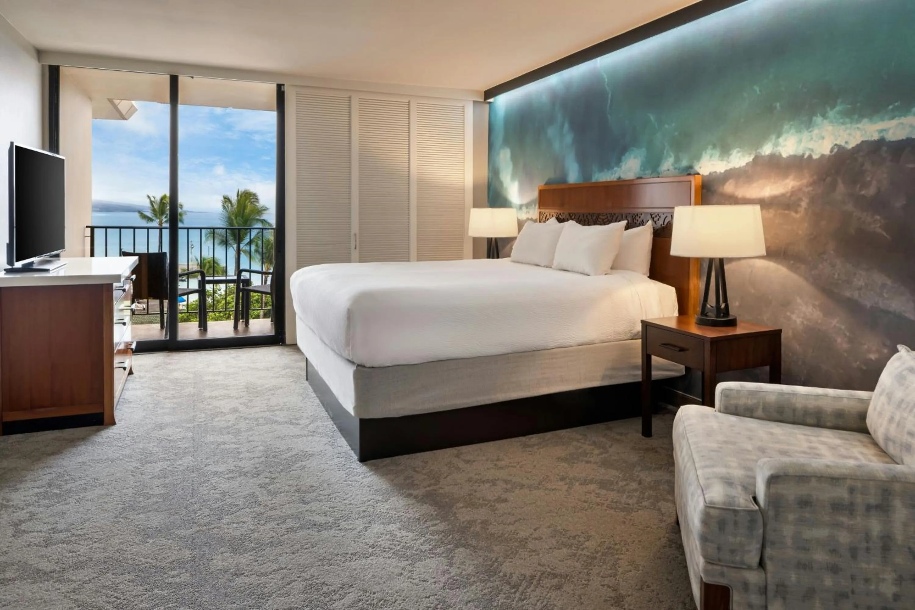 Bedroom, Bed in Courtyard by Marriott King Kamehameha's Kona Beach Hotel