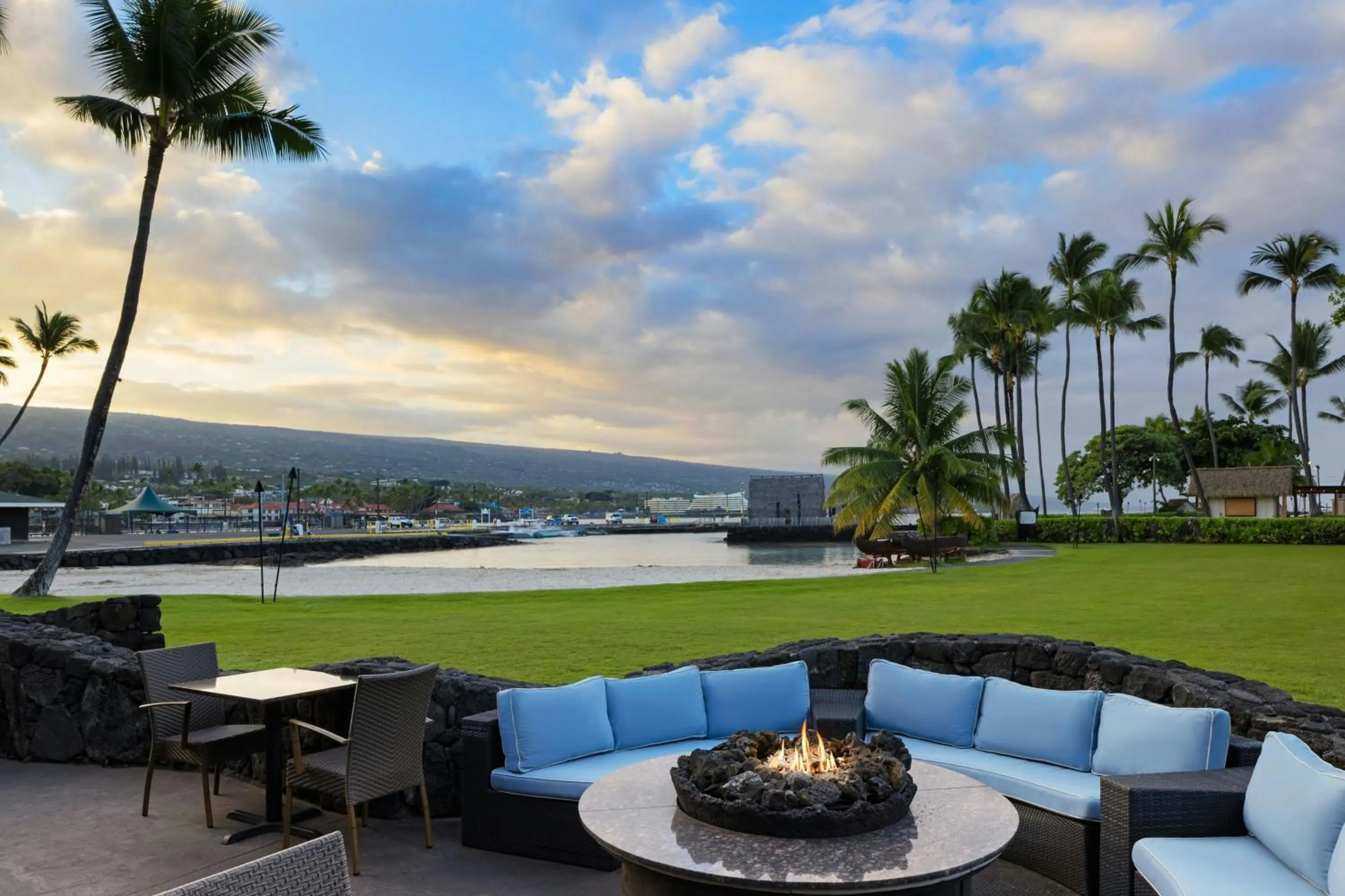 Beach in Courtyard by Marriott King Kamehameha's Kona Beach Hotel