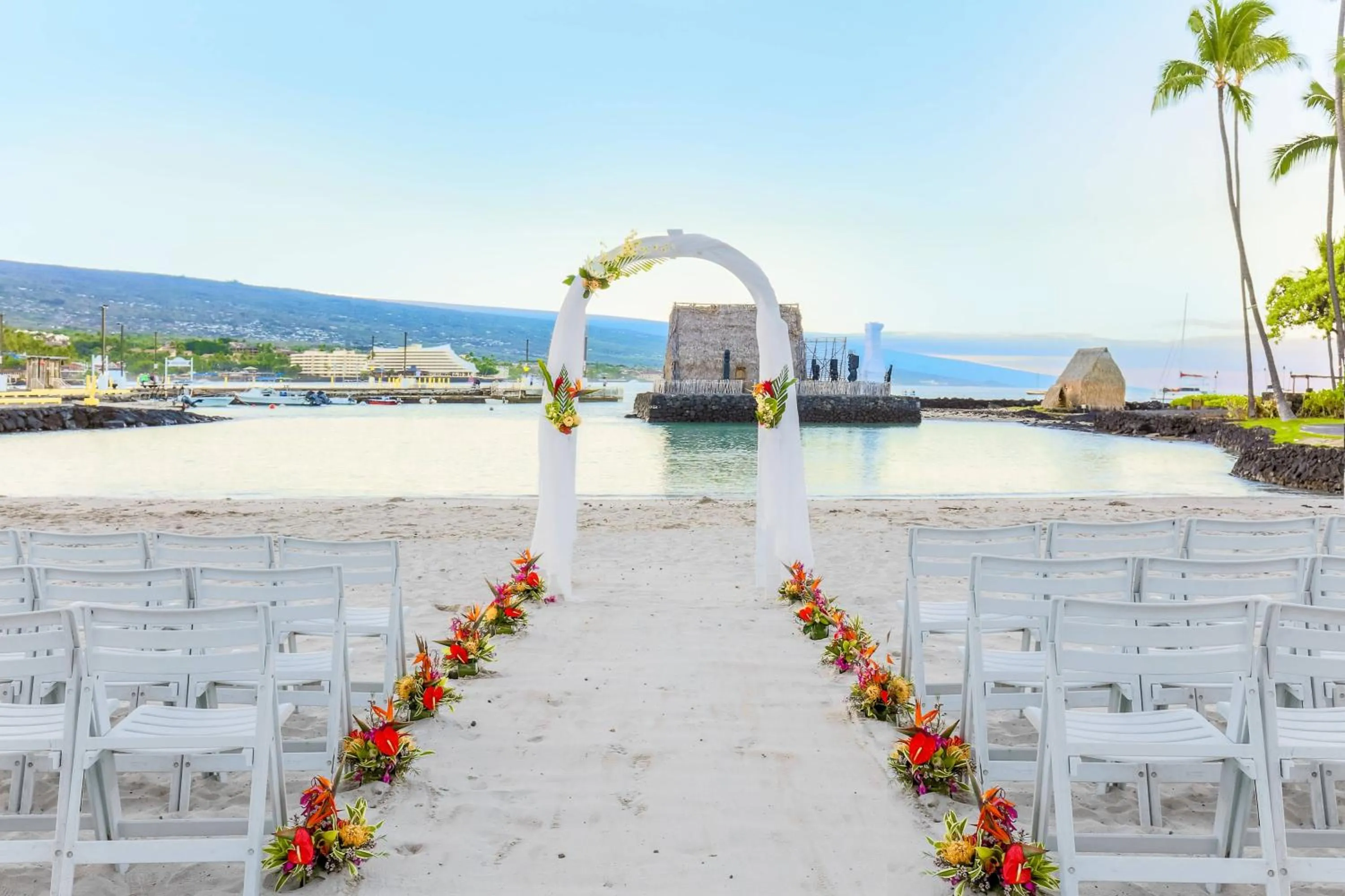 Beach in Courtyard by Marriott King Kamehameha's Kona Beach Hotel