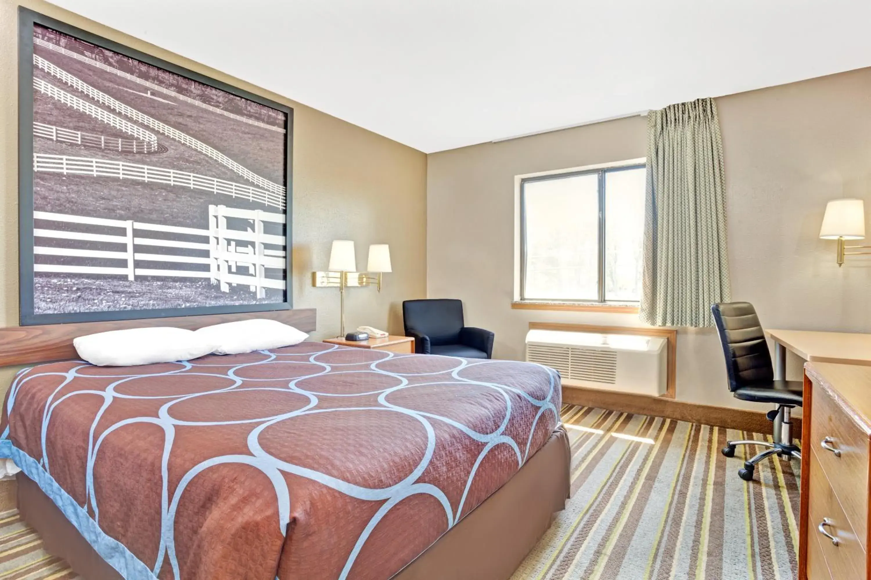 Queen Room - Non-Smoking in Super 8 by Wyndham Louisville Airport Queen Room - Non-Smoking in Super 8 by Wyndham Louisville Airport