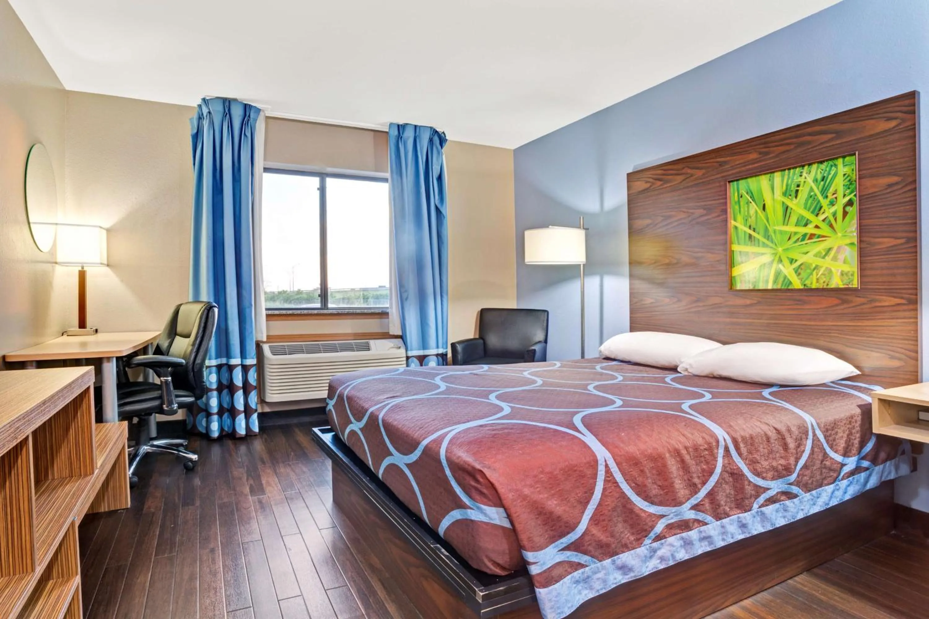 Photo of the whole room, Bed in Super 8 by Wyndham Louisville Airport