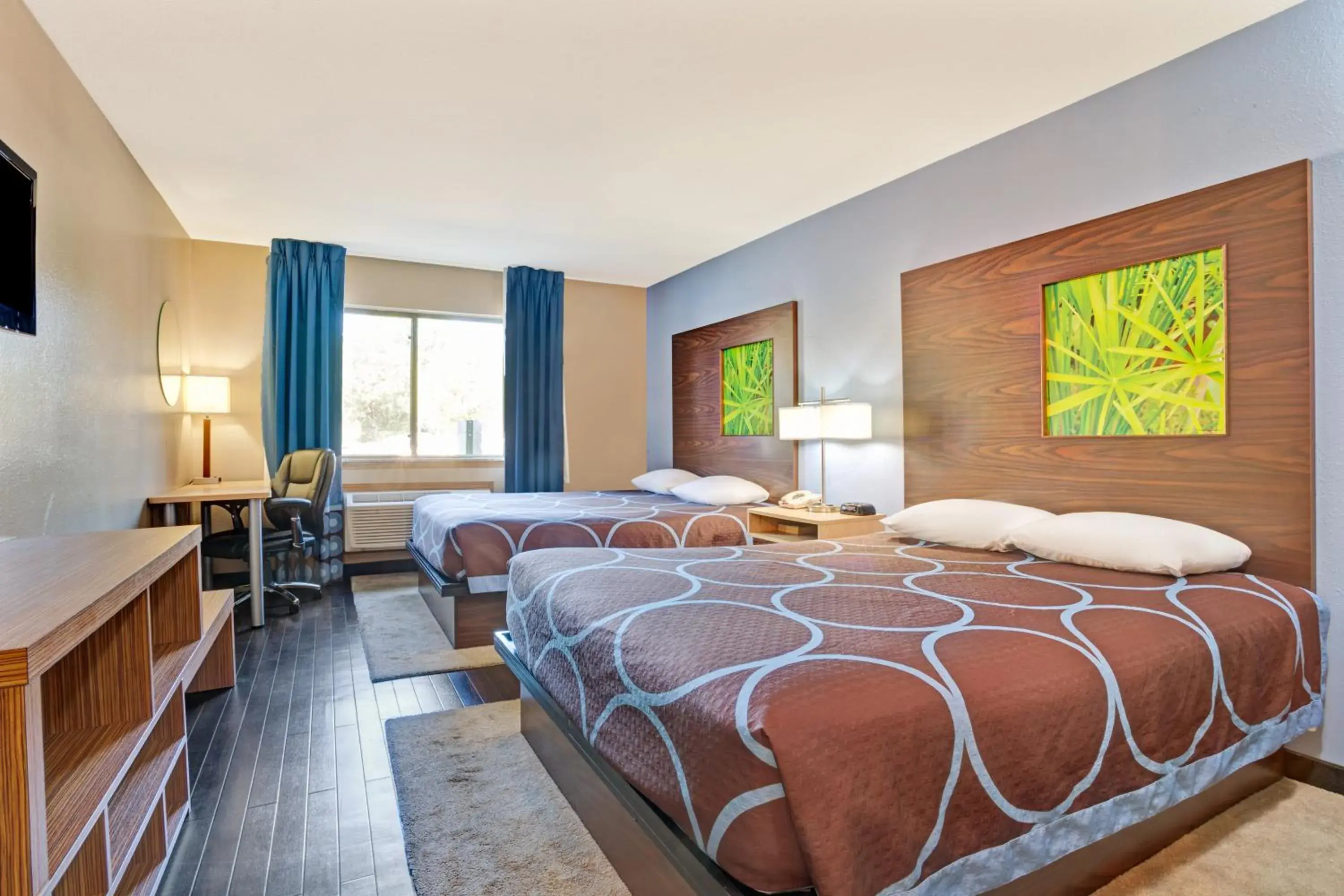 Deluxe Business Queen Room with Two Queen Beds - Non-Smoking in Super 8 by Wyndham Louisville Airport Deluxe Business Queen Room with Two Queen Beds - Non-Smoking in Super 8 by Wyndham Louisville Airport