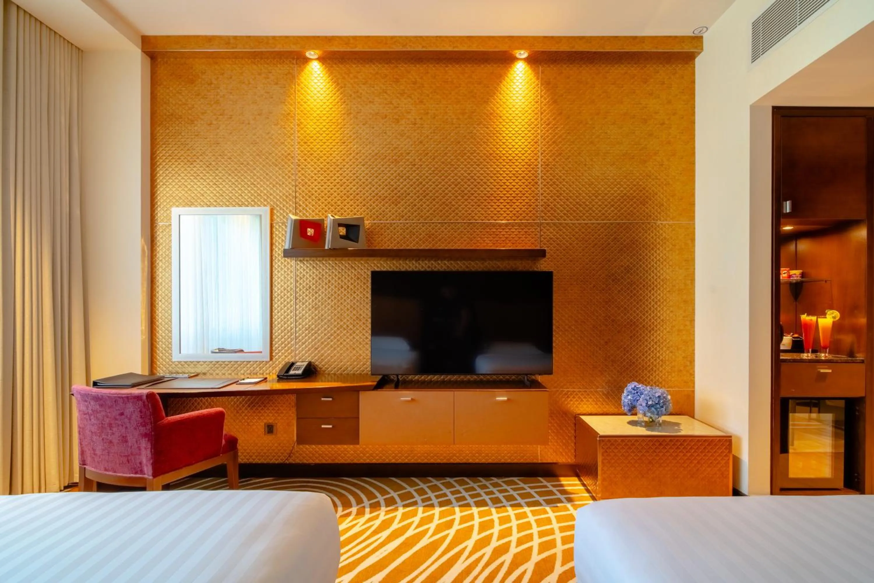 Bedroom, Bed in Asiana Hotel Dubai