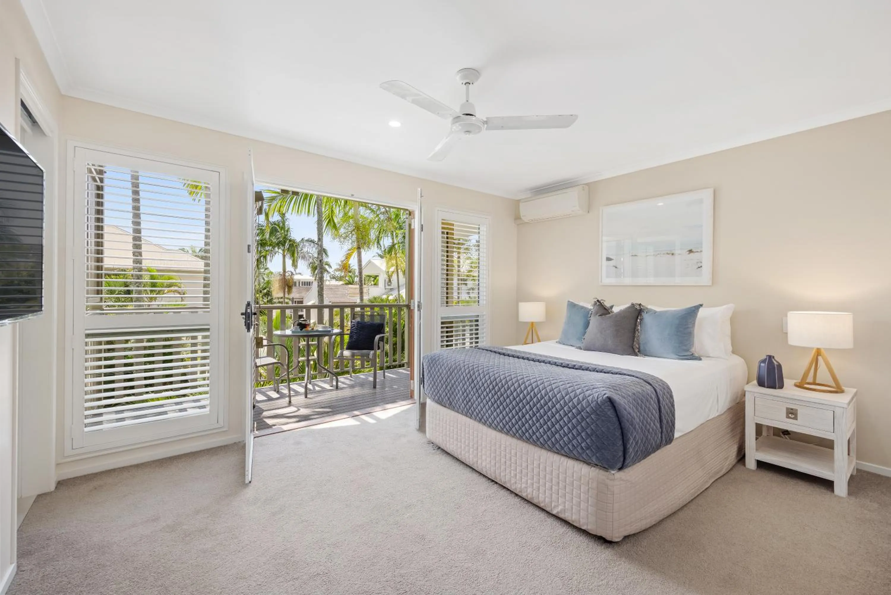 Bed in Noosa Outrigger Beach Resort