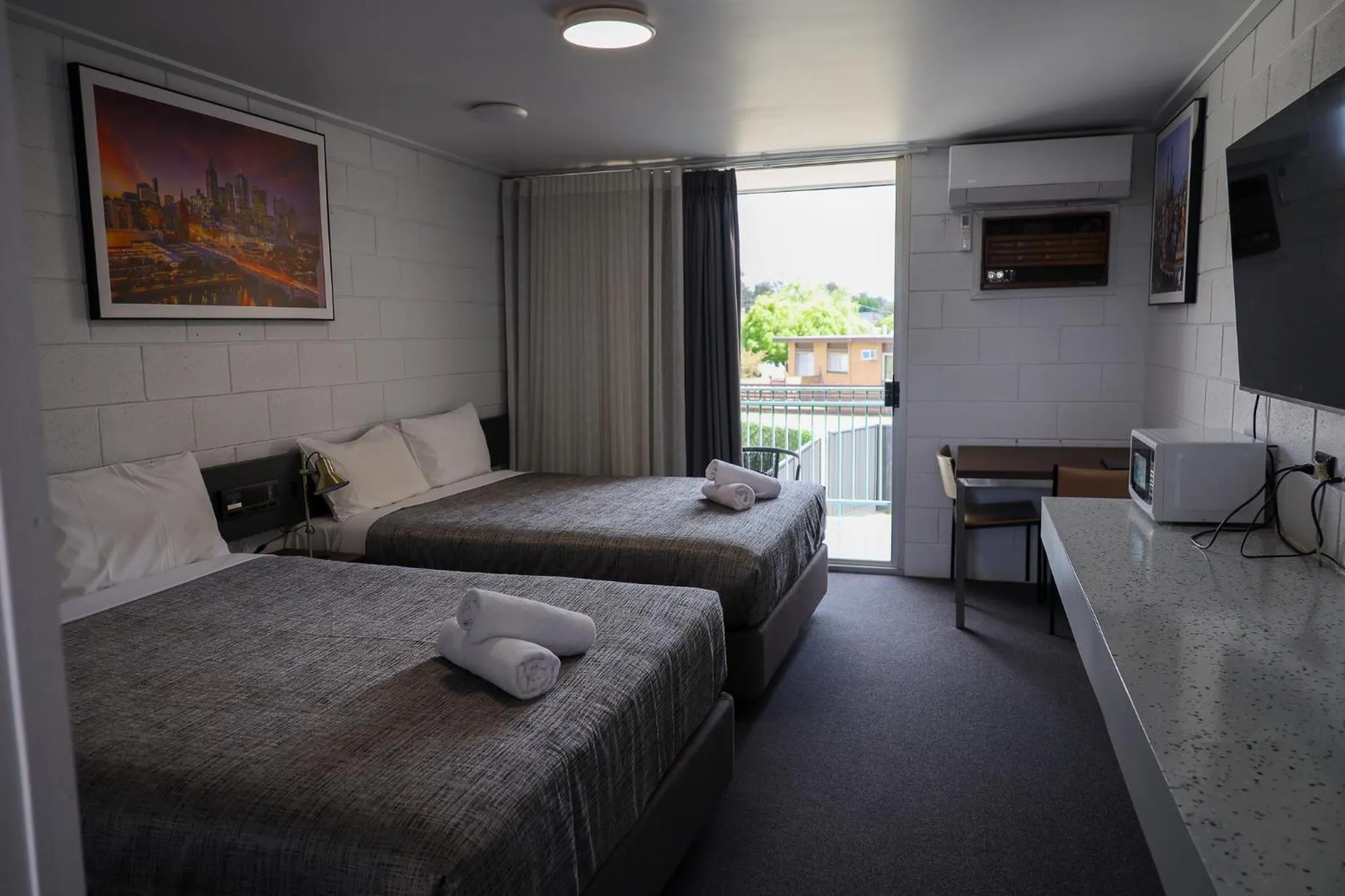 Bed in Bendigo Motor Inn