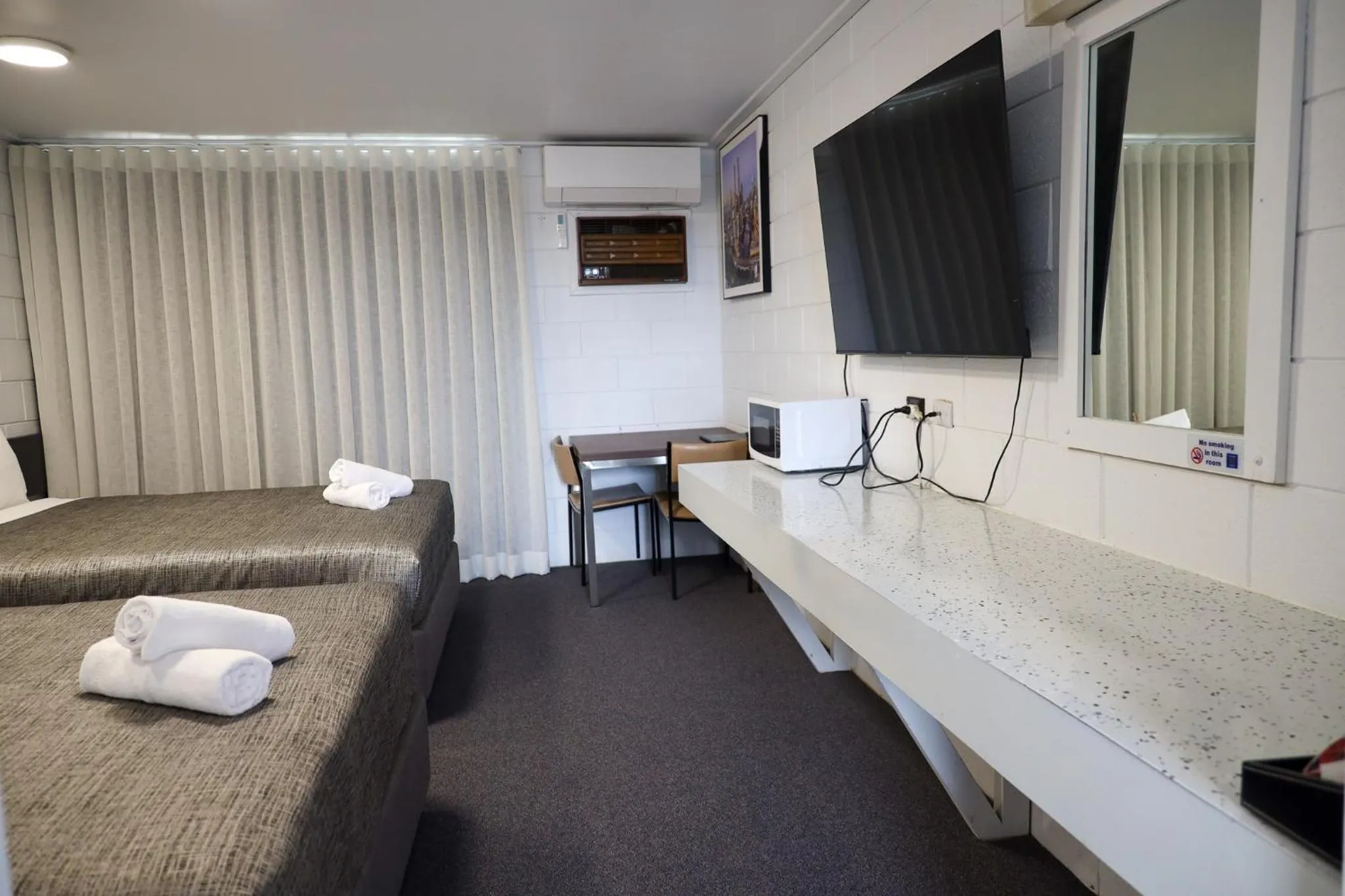 Bed in Bendigo Motor Inn