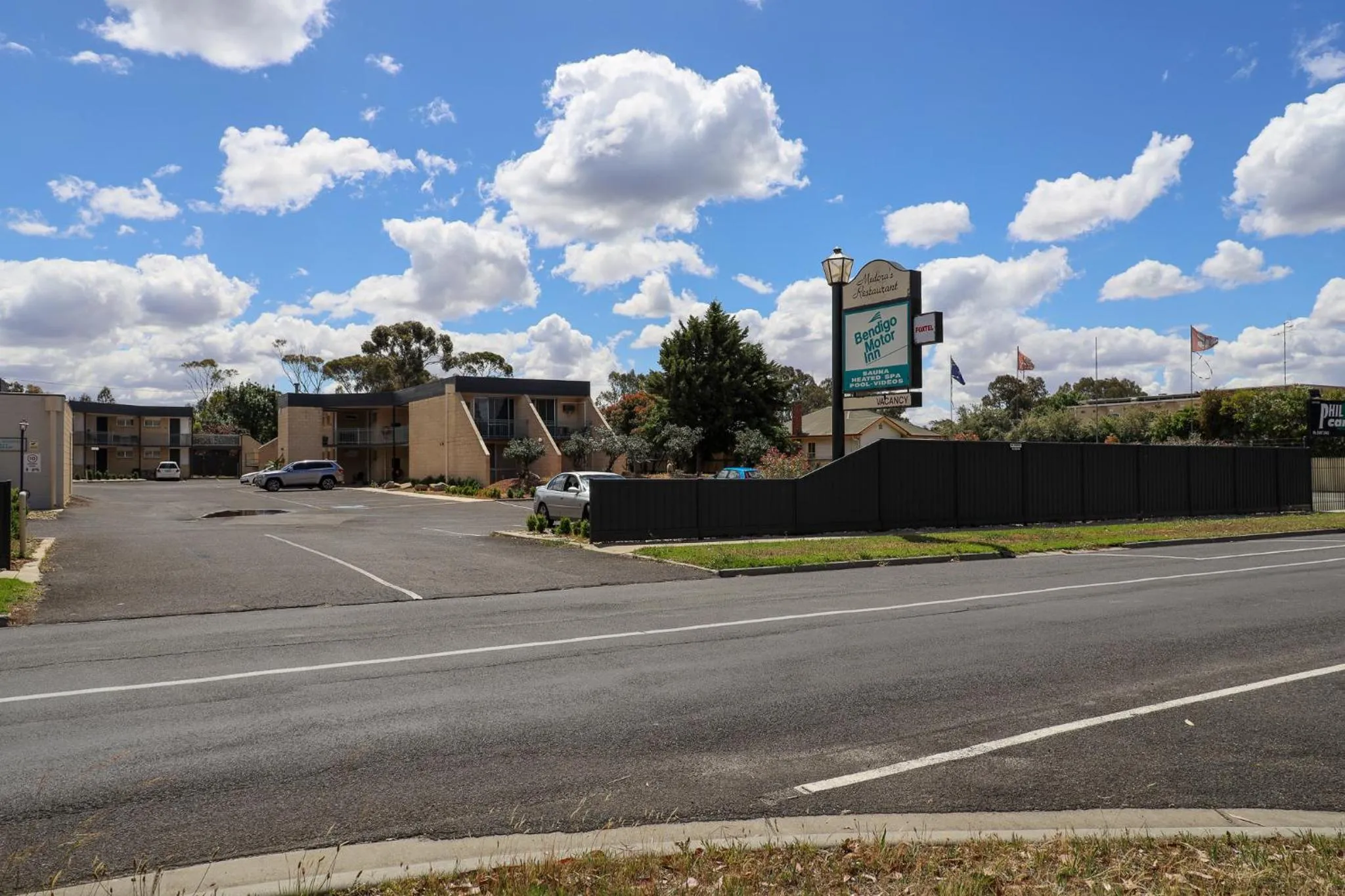 Property building in Bendigo Motor Inn
