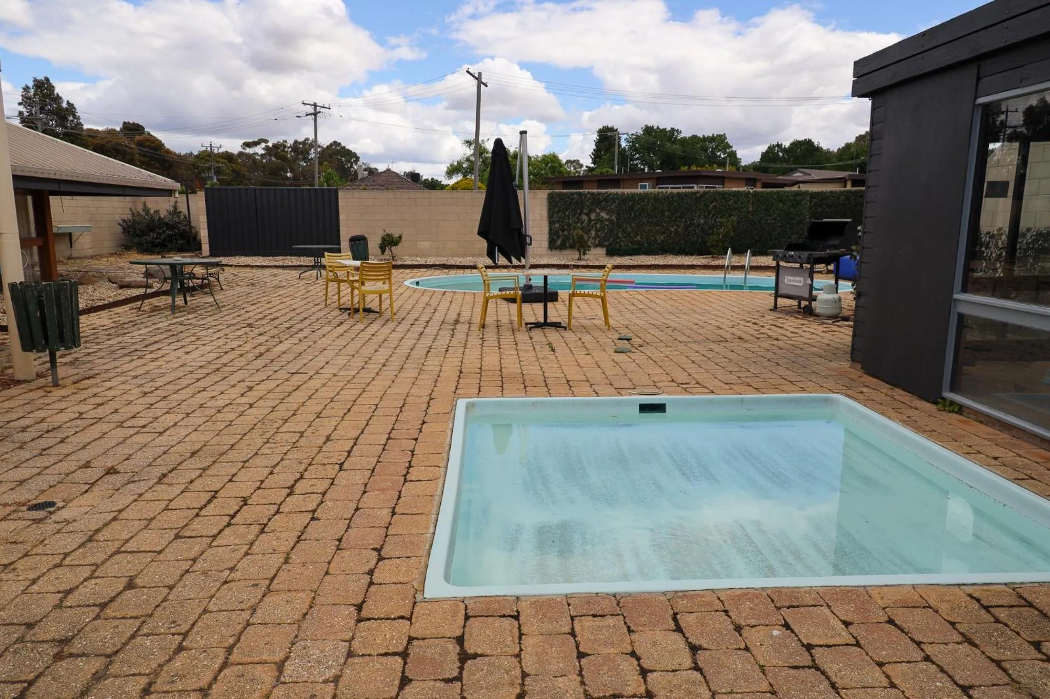 Pool view in Bendigo Motor Inn