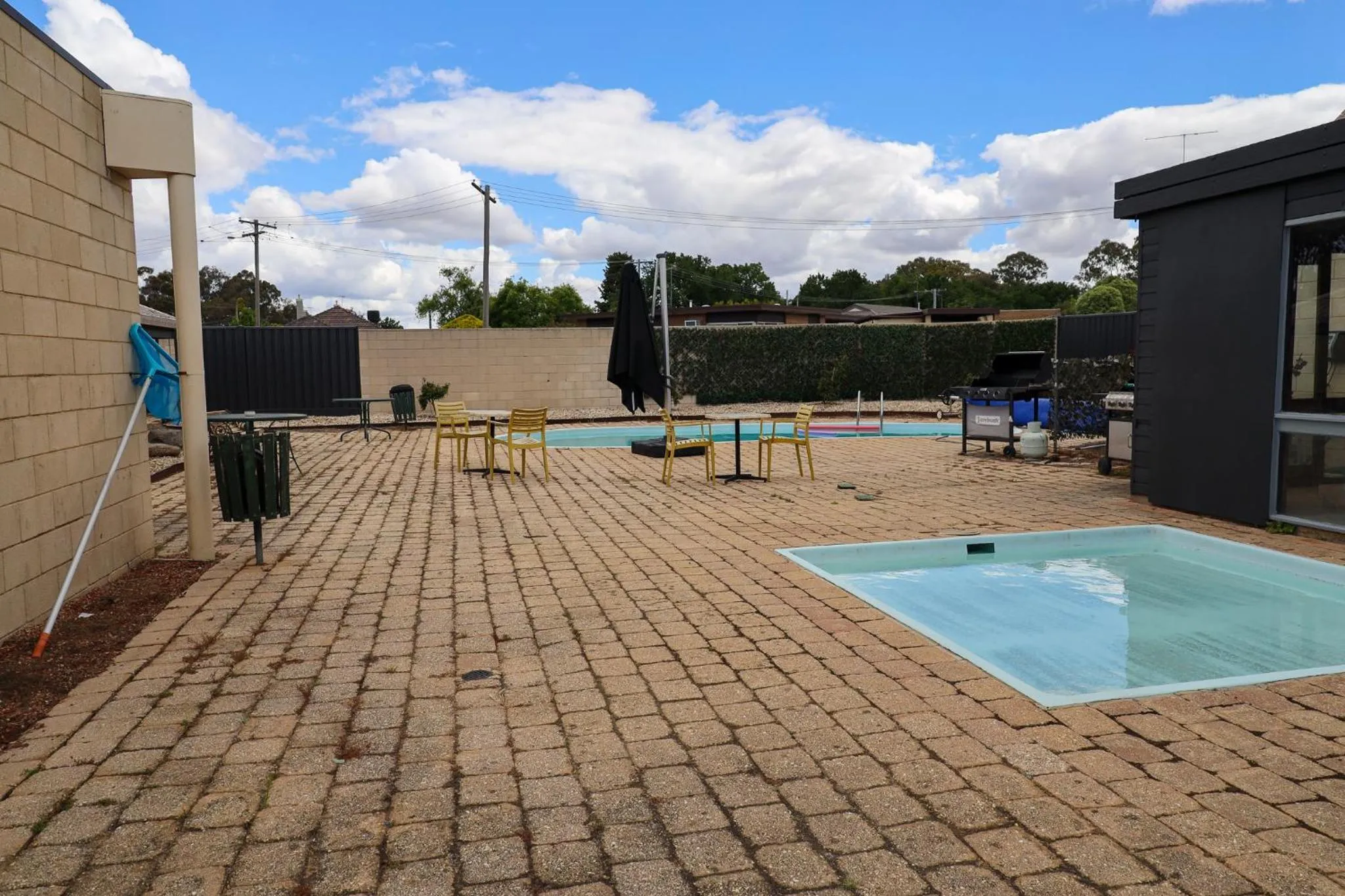 Pool view in Bendigo Motor Inn