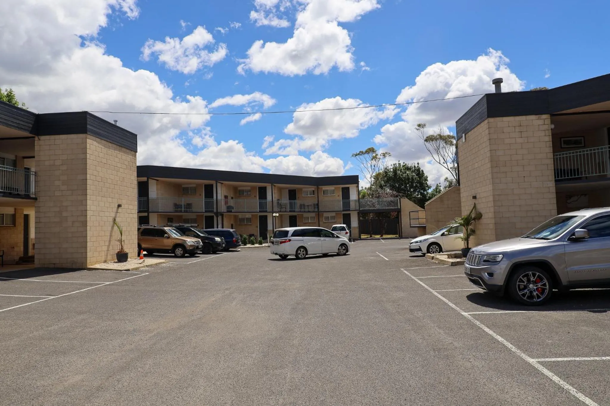 Property building in Bendigo Motor Inn