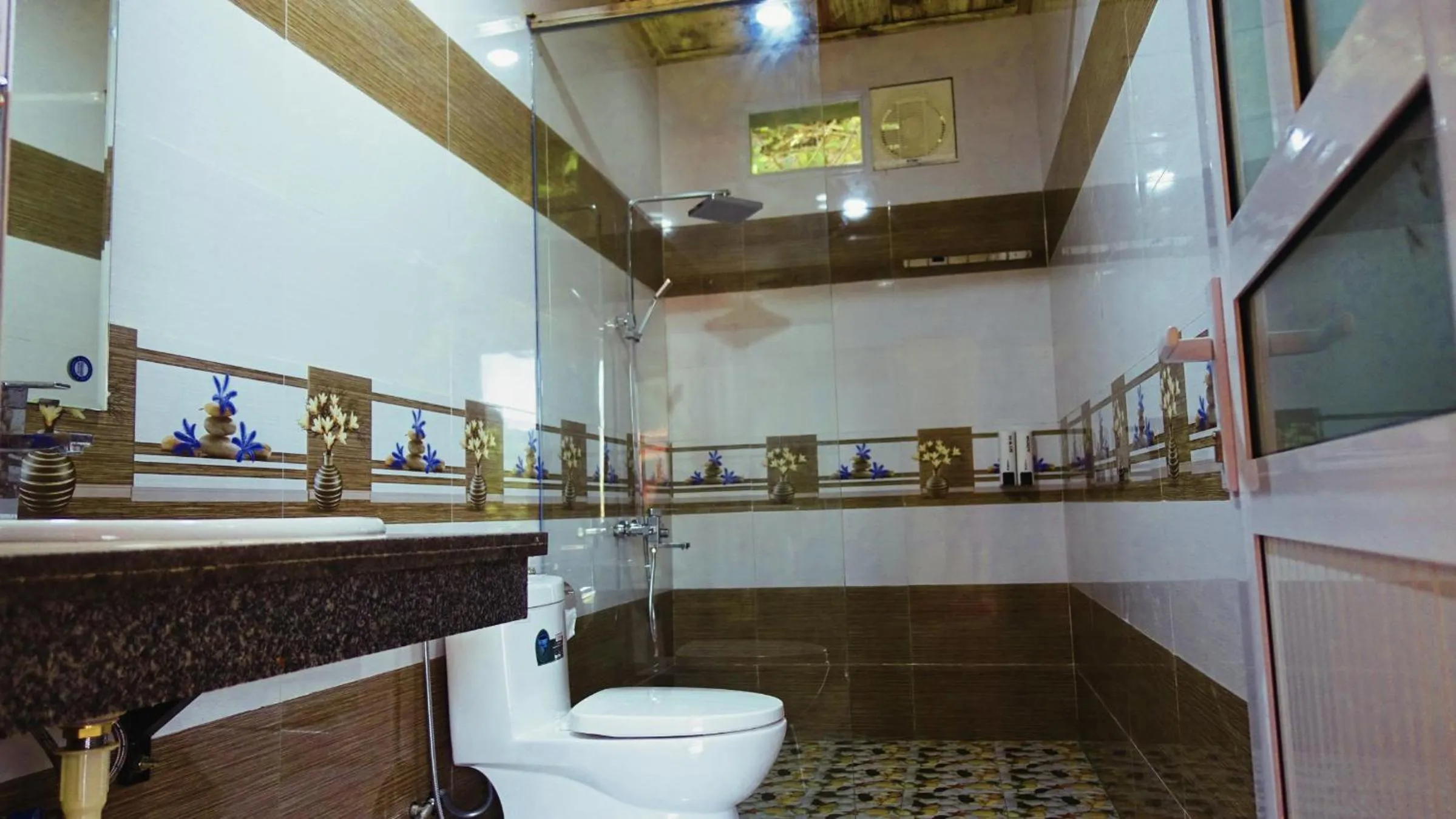 Shower in Ninh Binh Mountain Side Homestay & Cafe