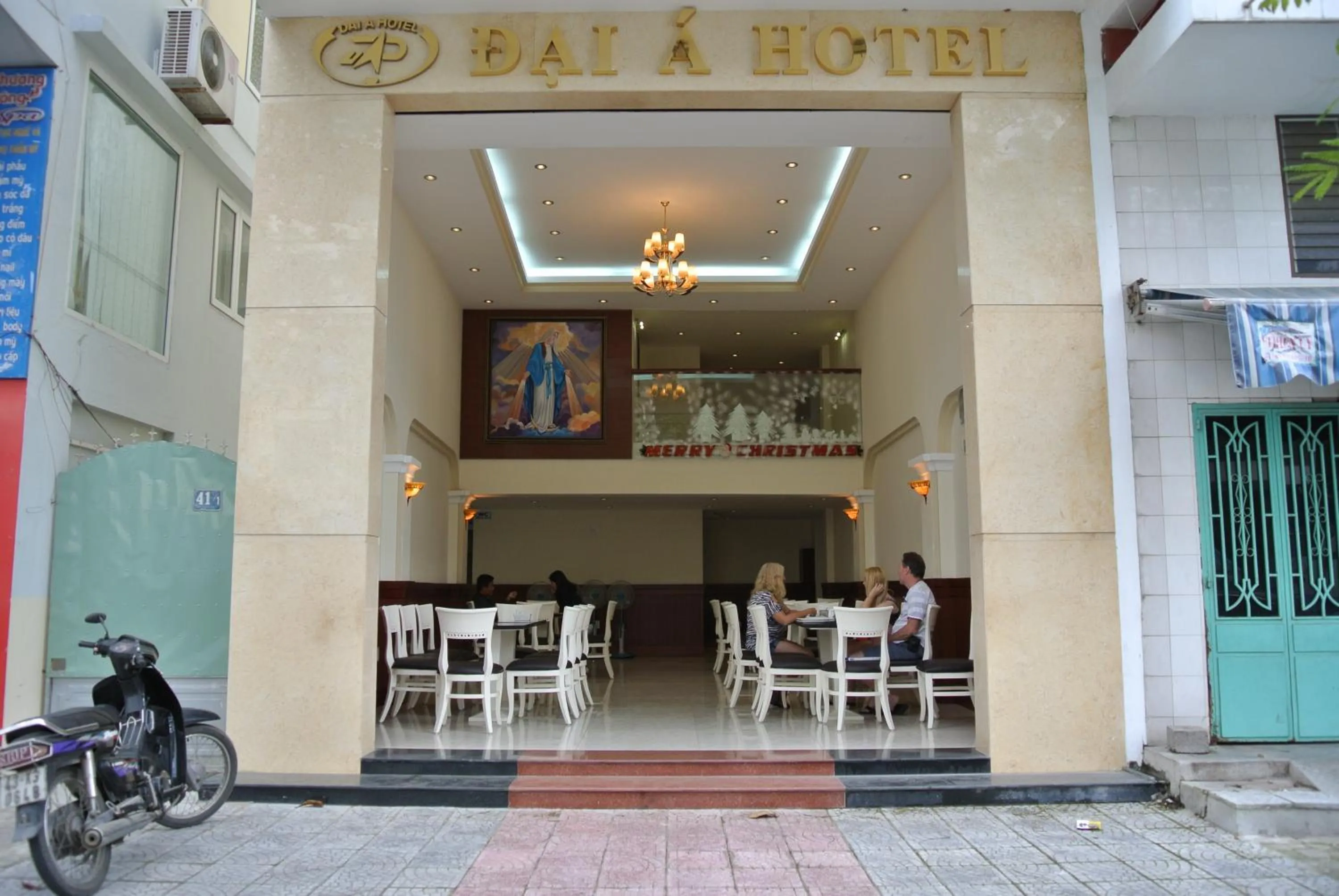 Restaurant/places to eat in Dai A Hotel
