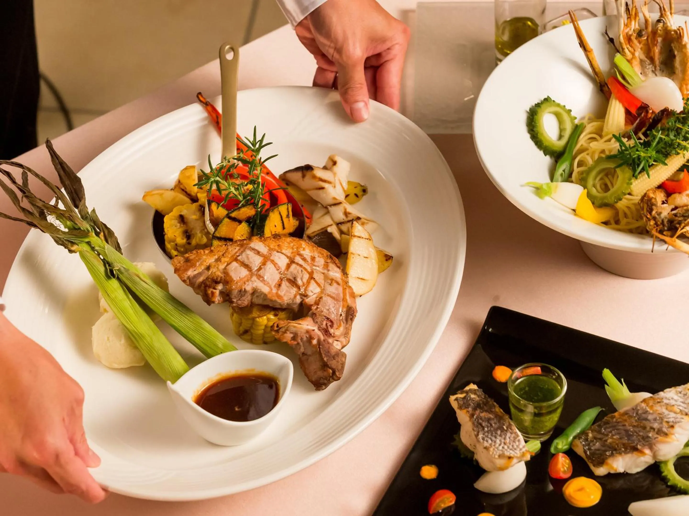 Restaurant/places to eat in Southern Beach Hotel & Resort