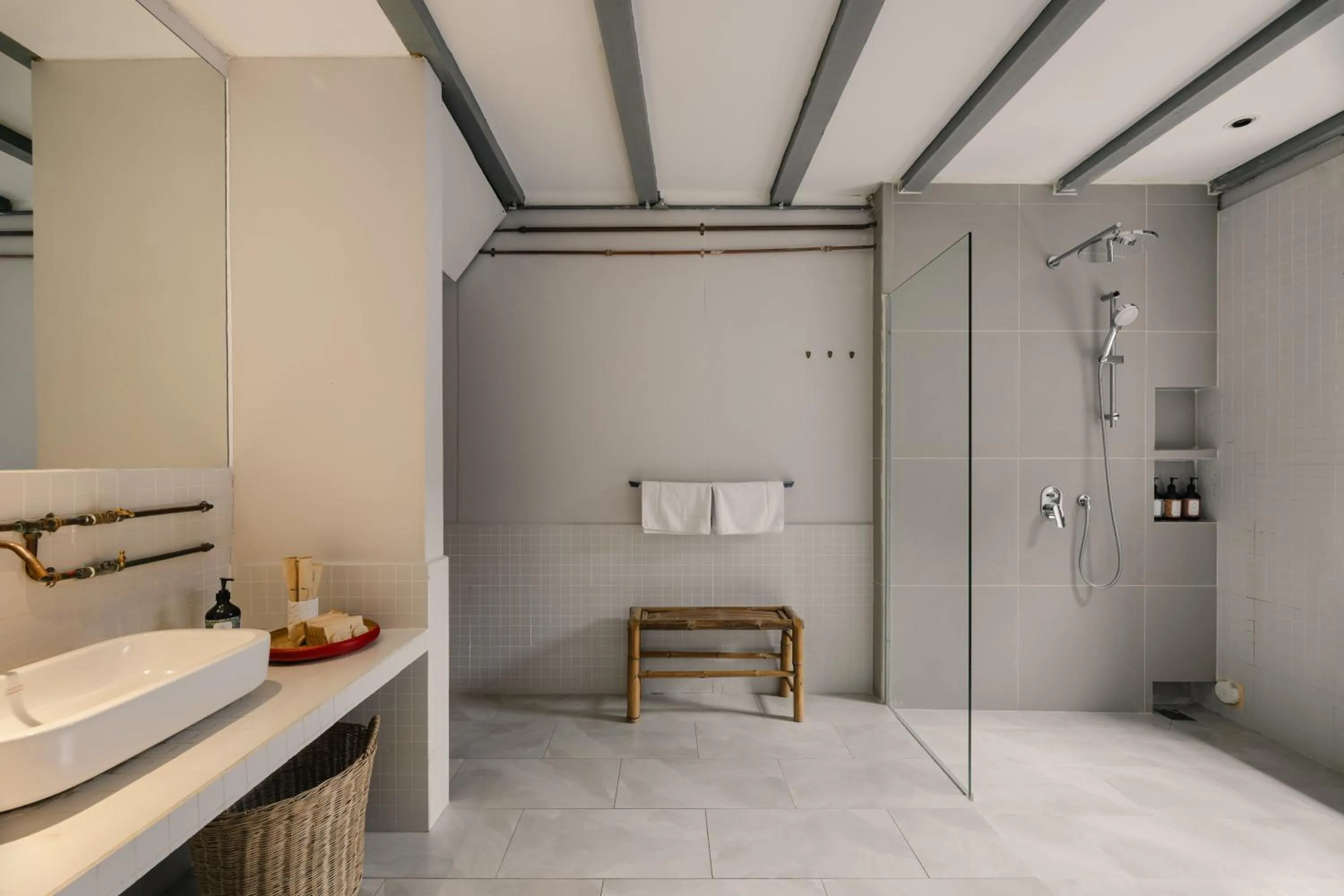 Shower in Cheong Fatt Tze - The Blue Mansion