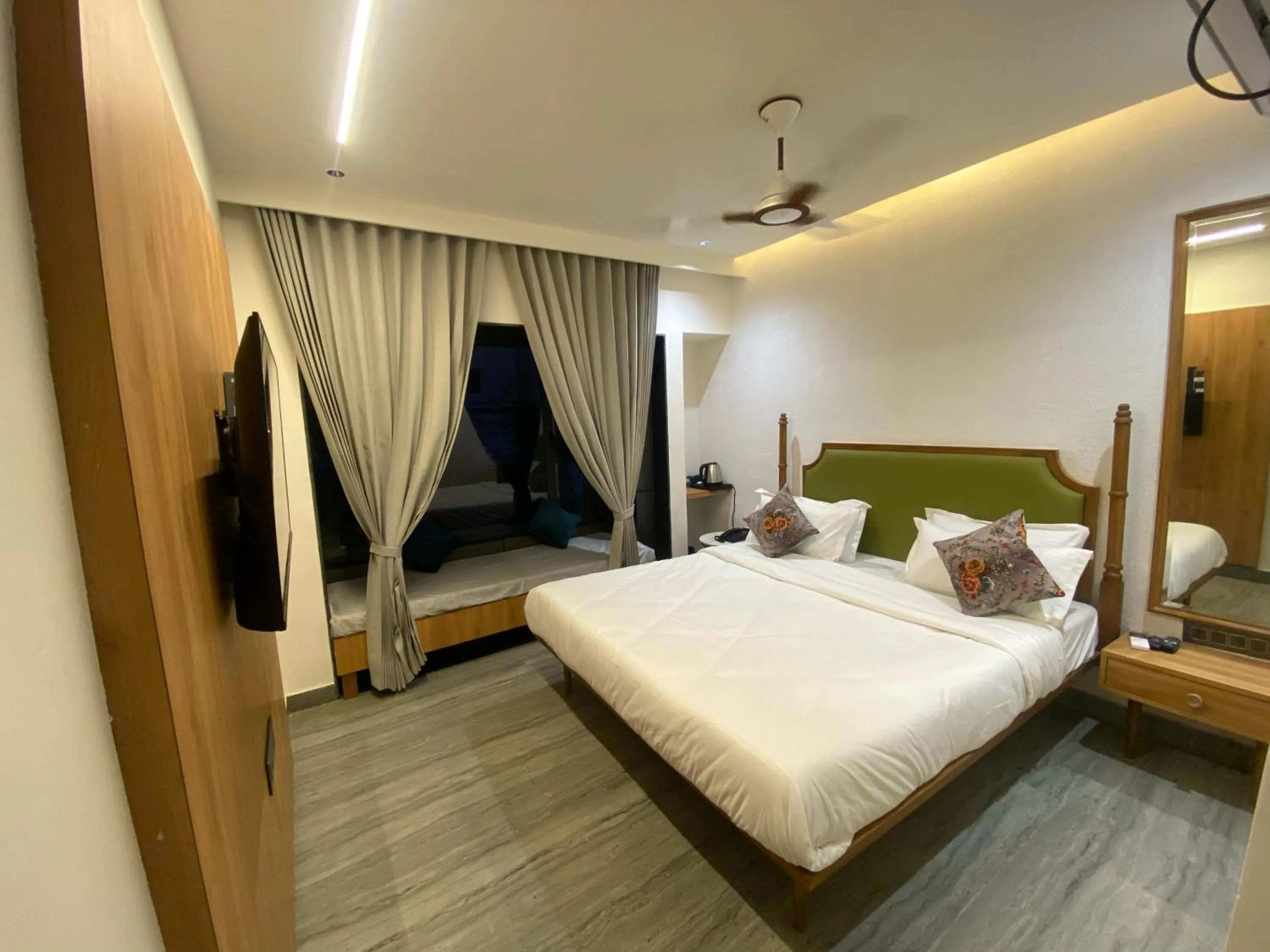 Hotel Crystal inn Nakki Lake 25 Meter