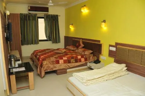 Deluxe Family Room in Hotel Crystal inn Nakki Lake 25 Meter