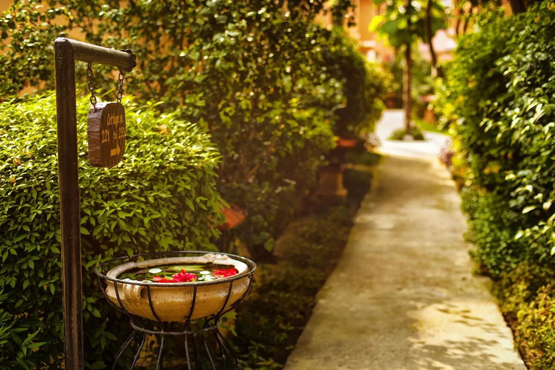 Garden in The Riverview Retreat Corbett by Leisure Hotels